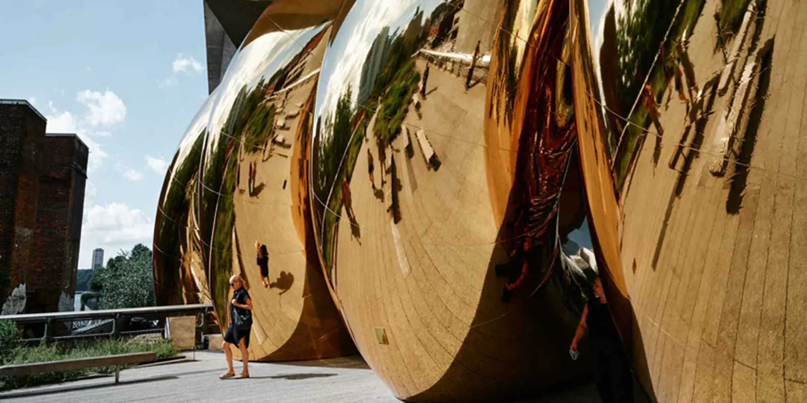 auruBOROS: золотая временная инсталляция Plastique Fantastique на High Line в Нью-Йорке