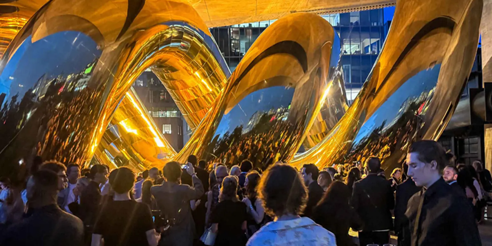 auruBOROS: золотая временная инсталляция Plastique Fantastique на High Line в Нью-Йорке