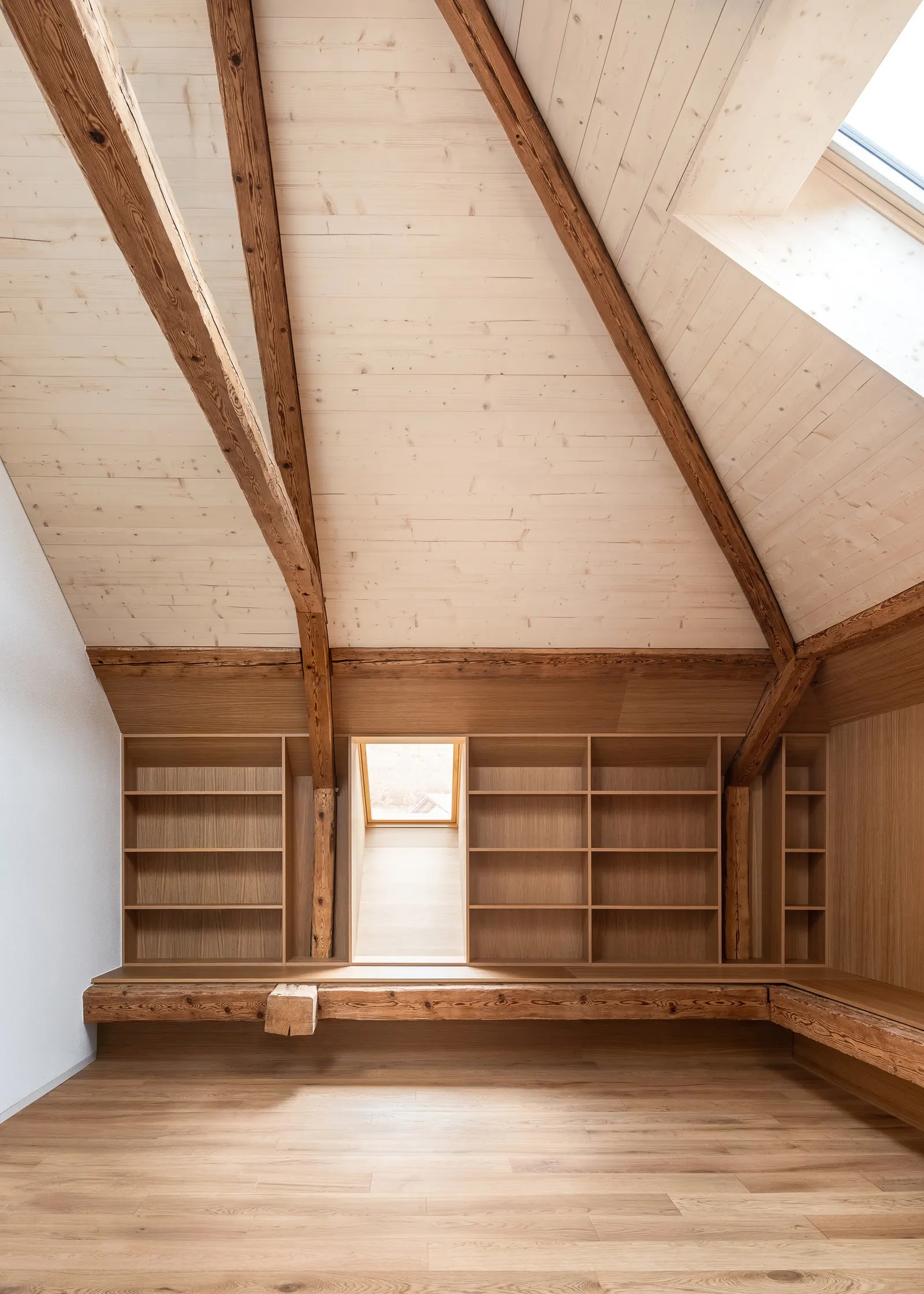 Трансформация фермы XVIII века в Грандвилларе / Bard Yersin Architectes