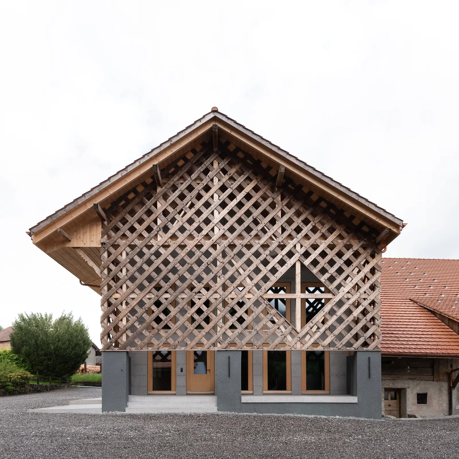Трансформация фермы XVIII века в Грандвилларе / Bard Yersin Architectes