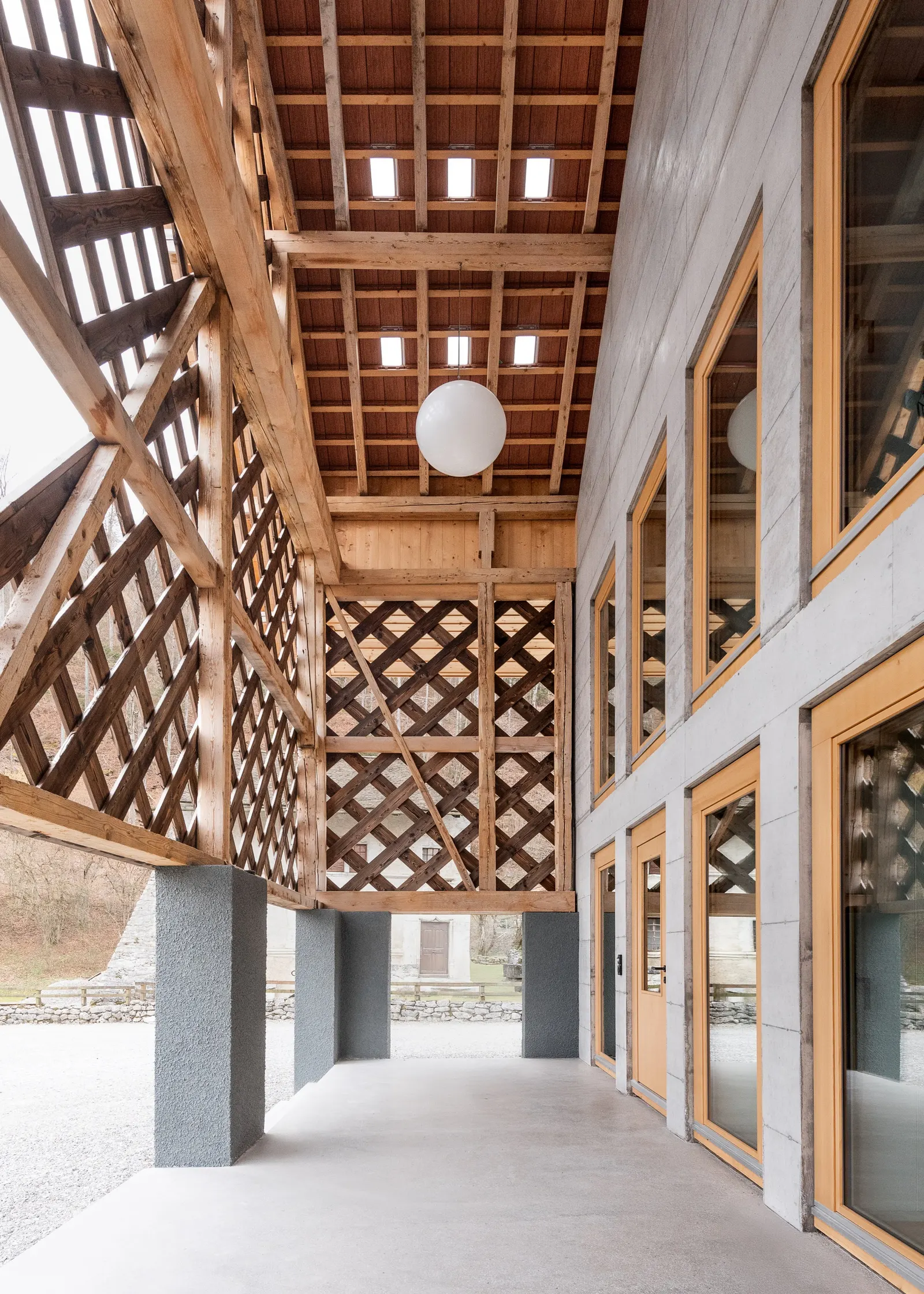 Трансформация фермы XVIII века в Грандвилларе / Bard Yersin Architectes