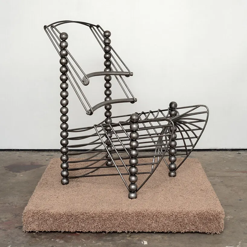 «50 Chairs at Christie’s» в Beverly Hills: как дизайнеры заново изобретают сидение