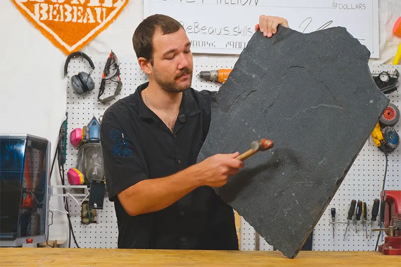 Что звучит как гитара, если сделать её из камня? BeBeau Builds собрал инструмент из 18 сланцевых деталей
