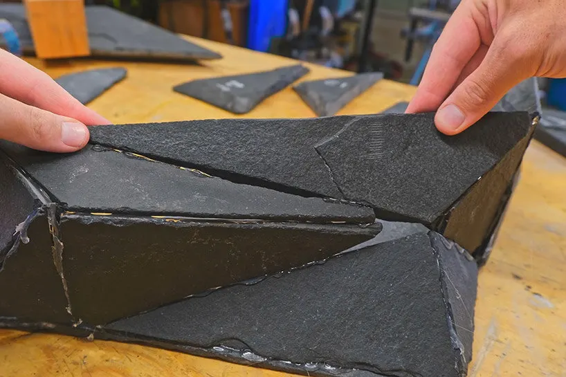 Что звучит как гитара, если сделать её из камня? BeBeau Builds собрал инструмент из 18 сланцевых деталей