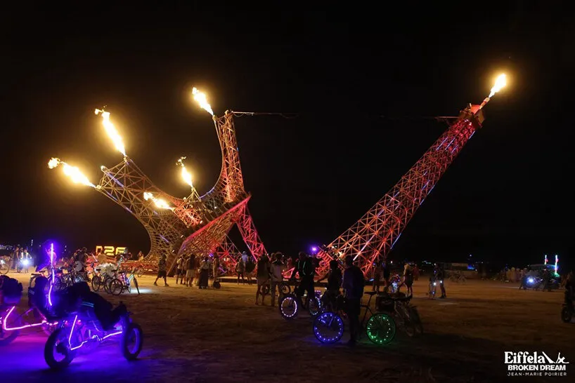 Разбитая Эйфелева башня в пустыне Невады: инсталляция Philippe Maindron для Burning Man 2026