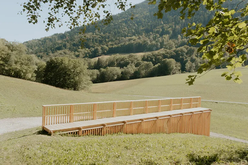 Le Bruit du Bois: почти 1000 деревянных колокольчиков превращают павильон в альпийский инструмент