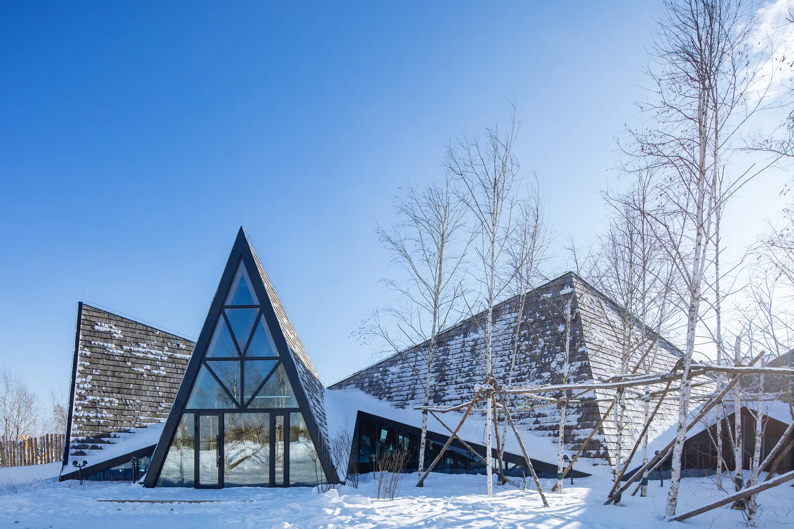 Ресторан Changbai Foothill Antler в предгорьях Чанбай-шаня / Origin Architect