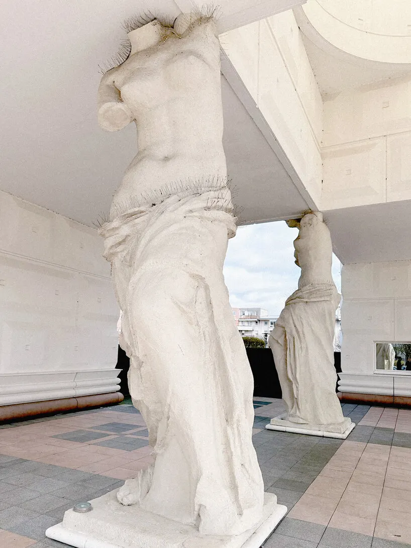 Les Caryatides в Guyancourt: постмодернистский жилой комплекс Manuel Núñez Yanowsky