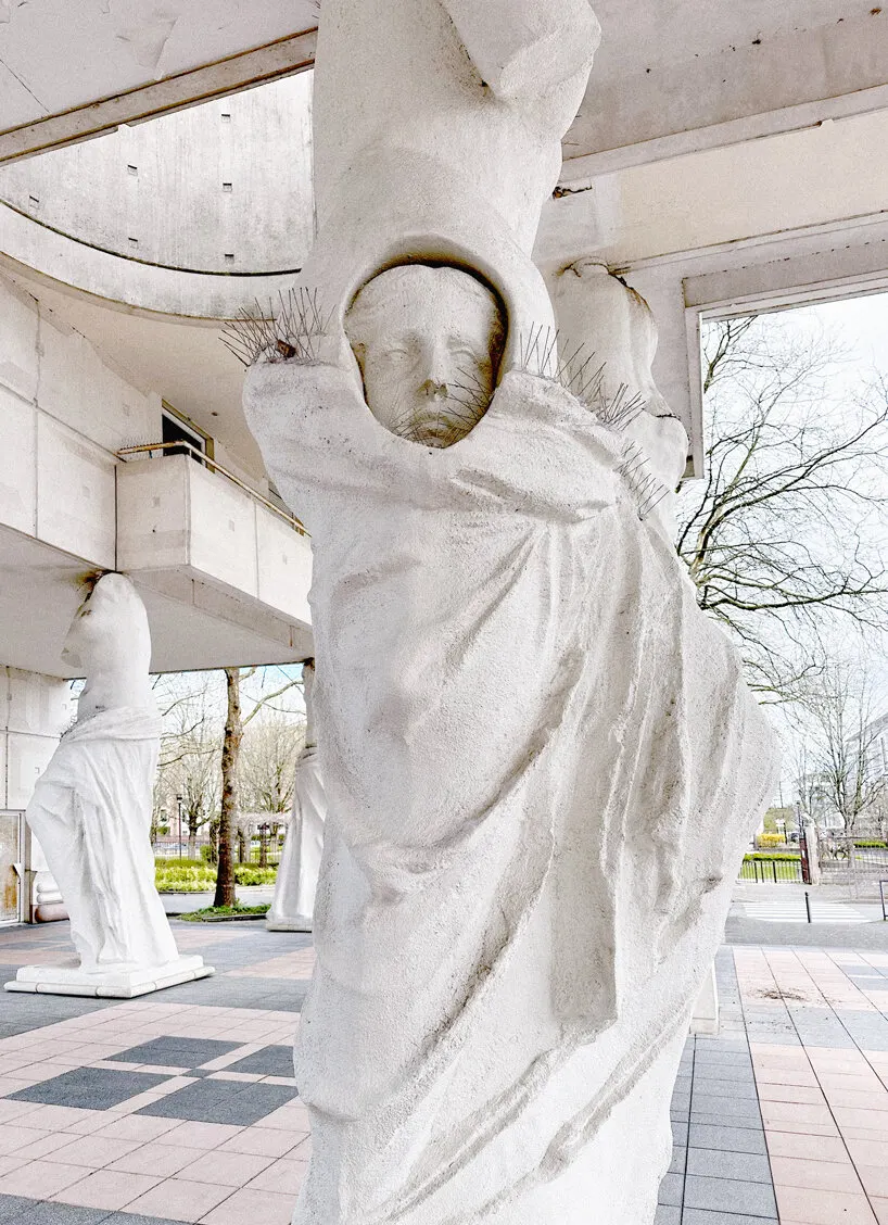 Les Caryatides в Guyancourt: постмодернистский жилой комплекс Manuel Núñez Yanowsky