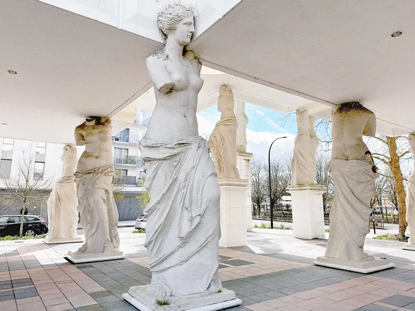 Les Caryatides в Guyancourt: постмодернистский жилой комплекс Manuel Núñez Yanowsky
