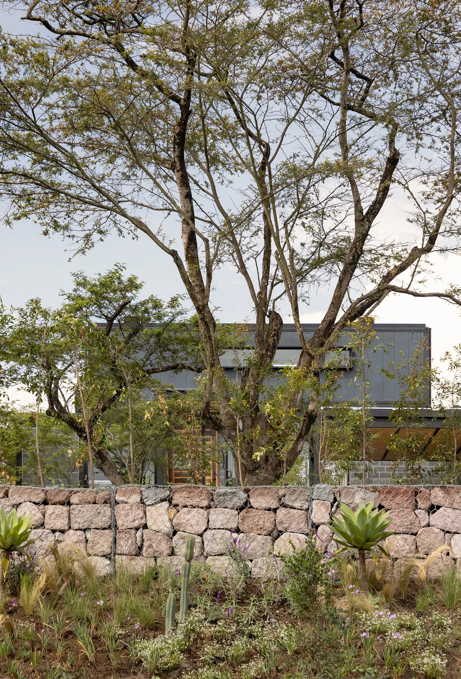Casa Circular / Ignacio Muñoz — дом в Кито, собранный из шести бывших рефрижераторных контейнеров