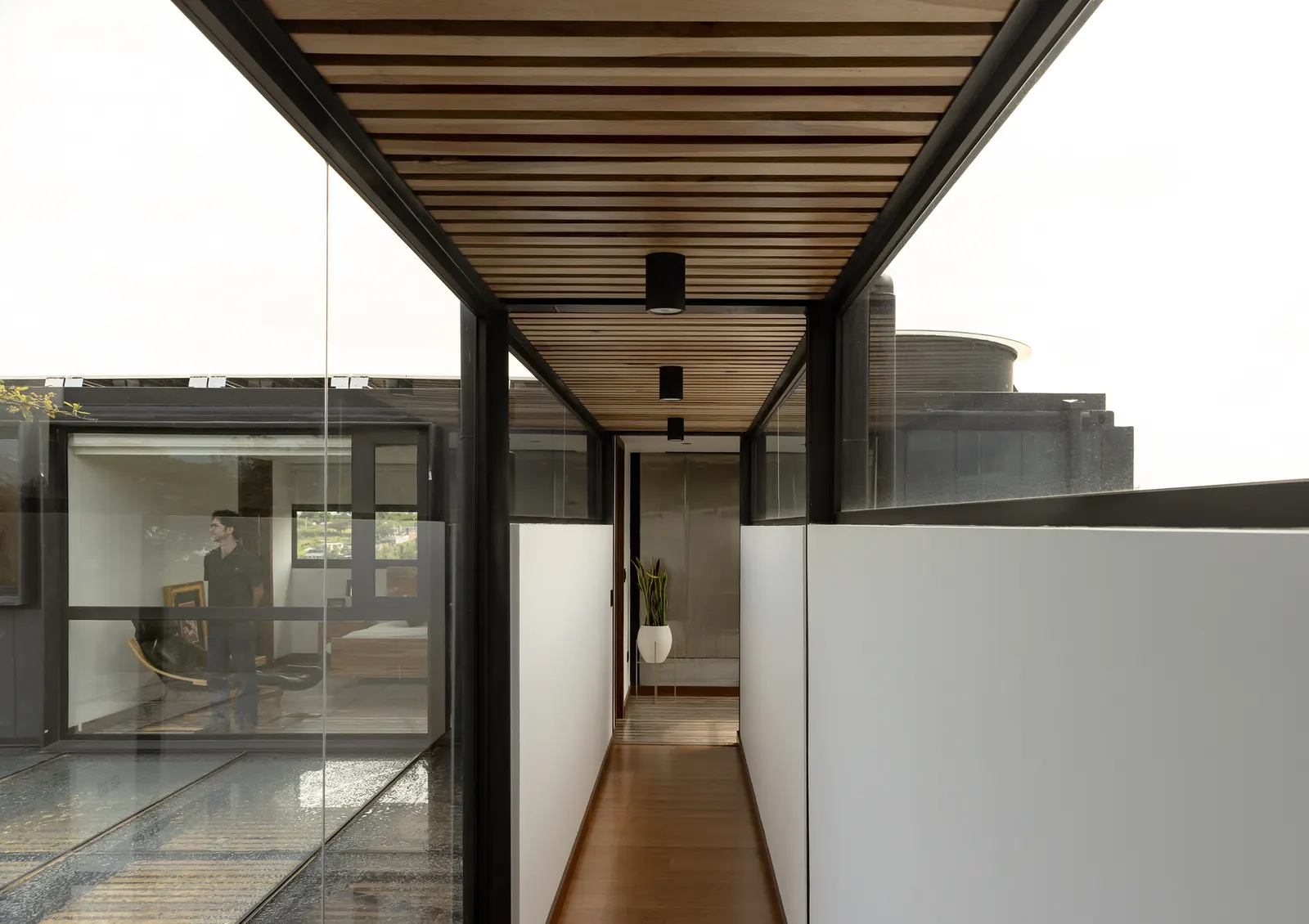 Casa Circular / Ignacio Muñoz — дом в Кито, собранный из шести бывших рефрижераторных контейнеров