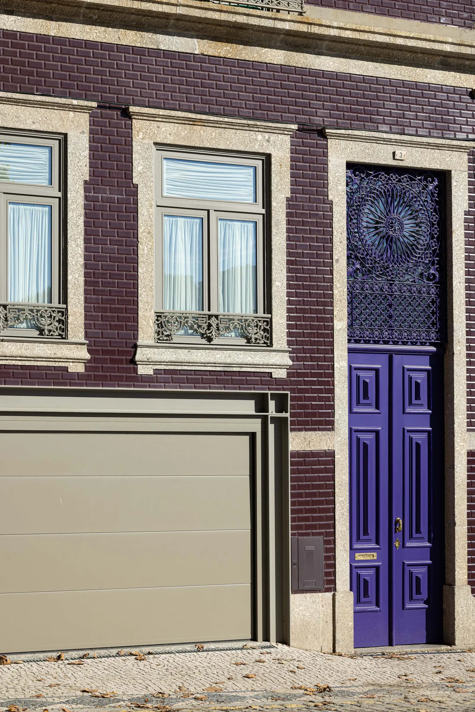 Parque IV House в Санту-Тирсу: реконструкция дома, утратившего устойчивость и качество