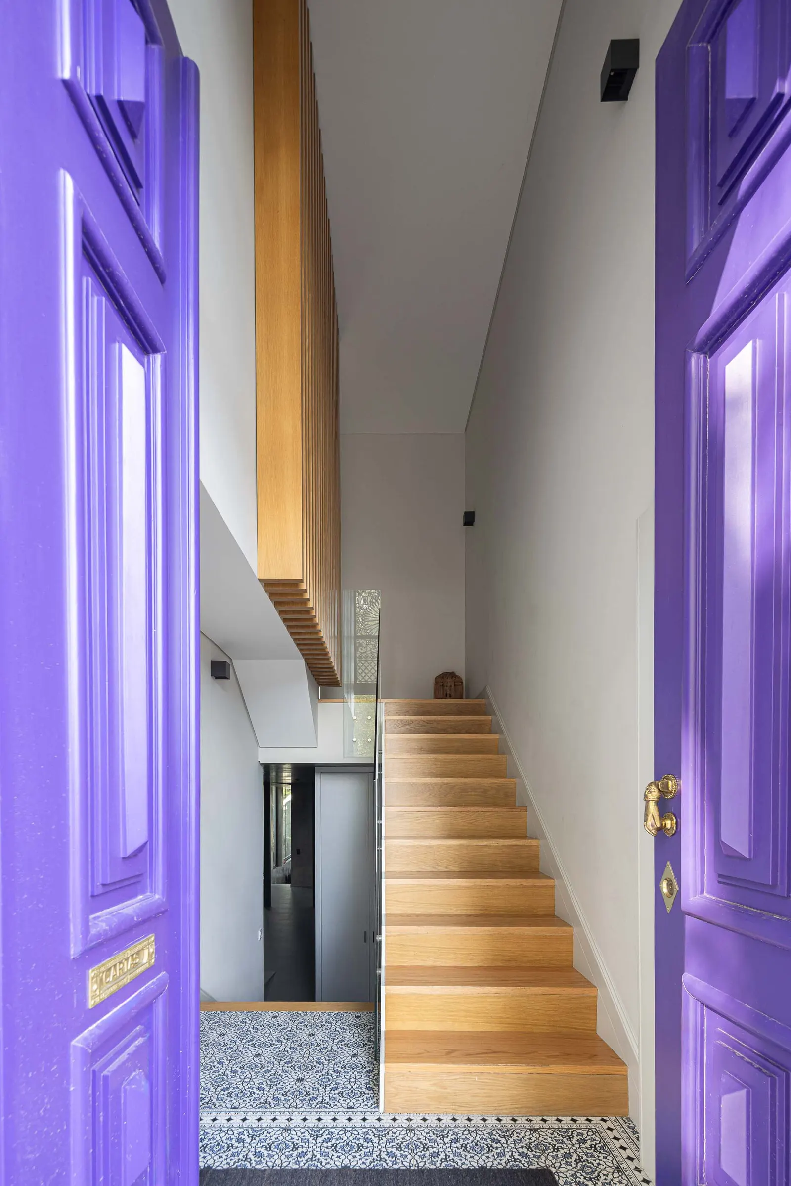 Parque IV House в Санту-Тирсу: реконструкция дома, утратившего устойчивость и качество