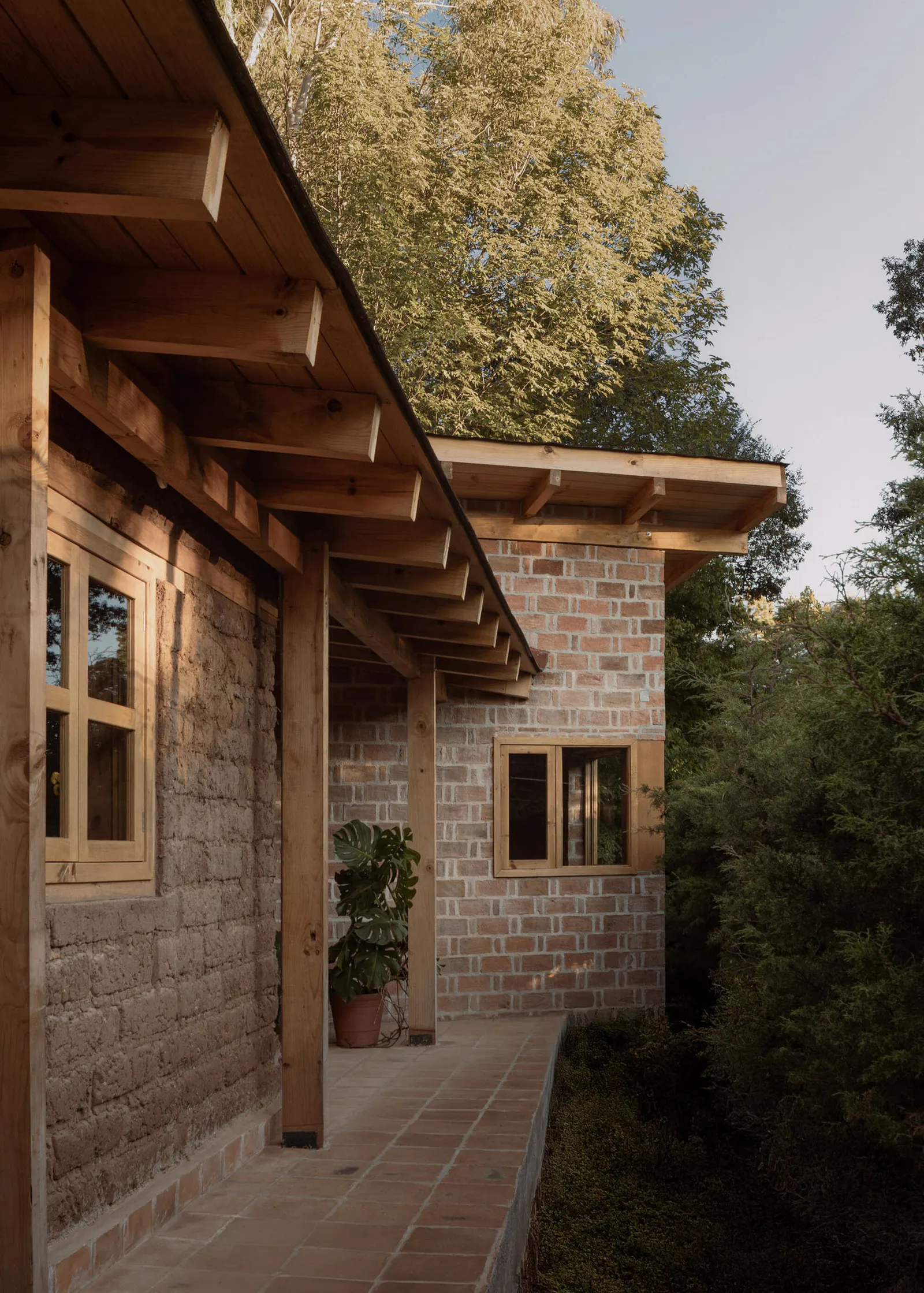 Casa Estelí / COLAR Colectivo de Arquitectura: сохранение и переосмысление существующей постройки в Сан-Кристобаль-де-лас-Касас