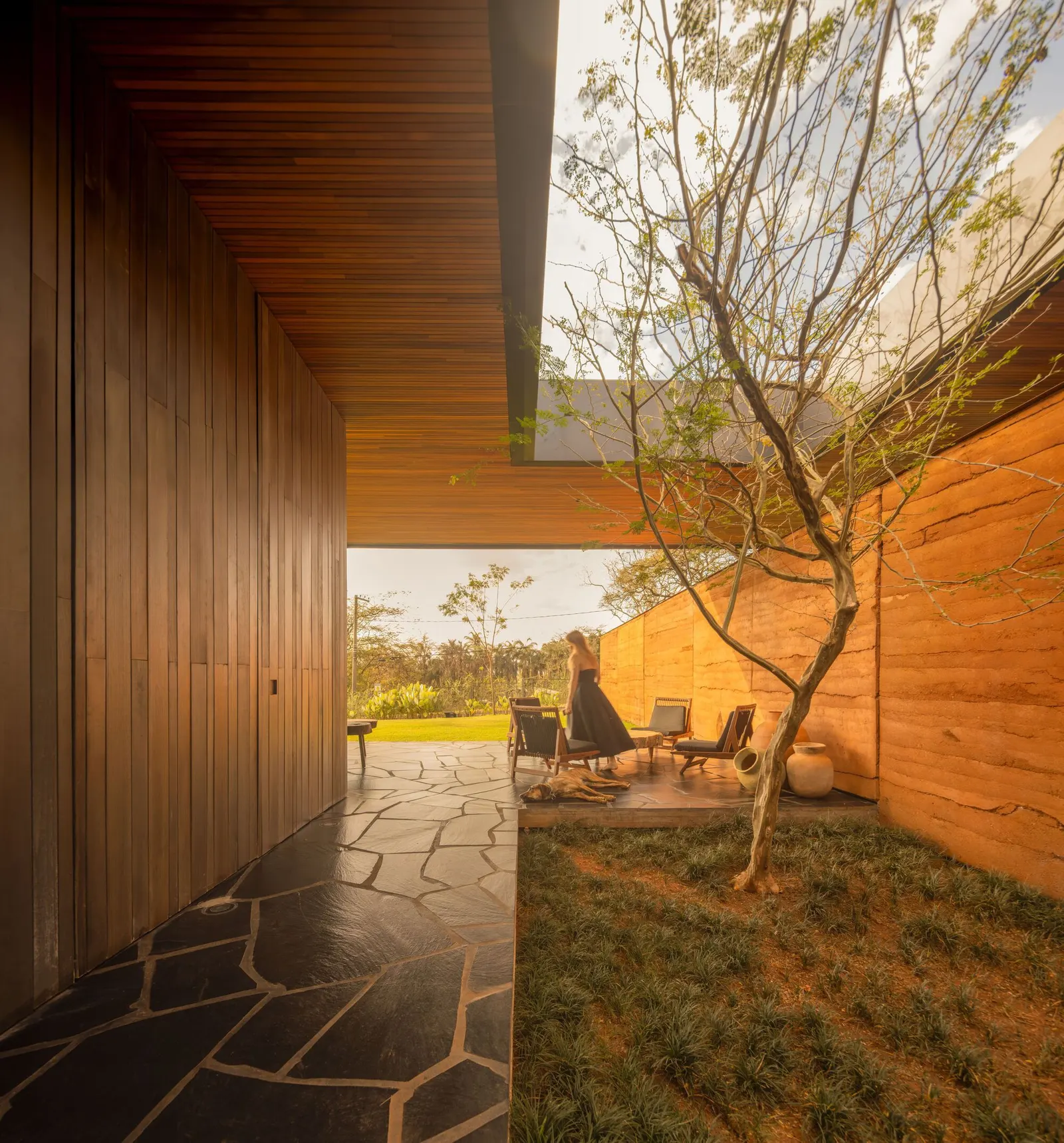 Casa Muxarabi / mf+arquitetos