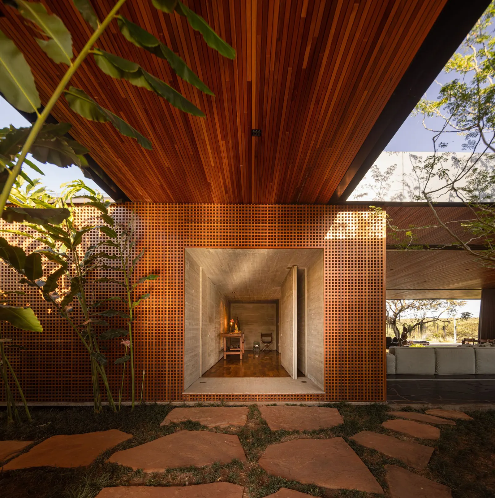 Casa Muxarabi / mf+arquitetos