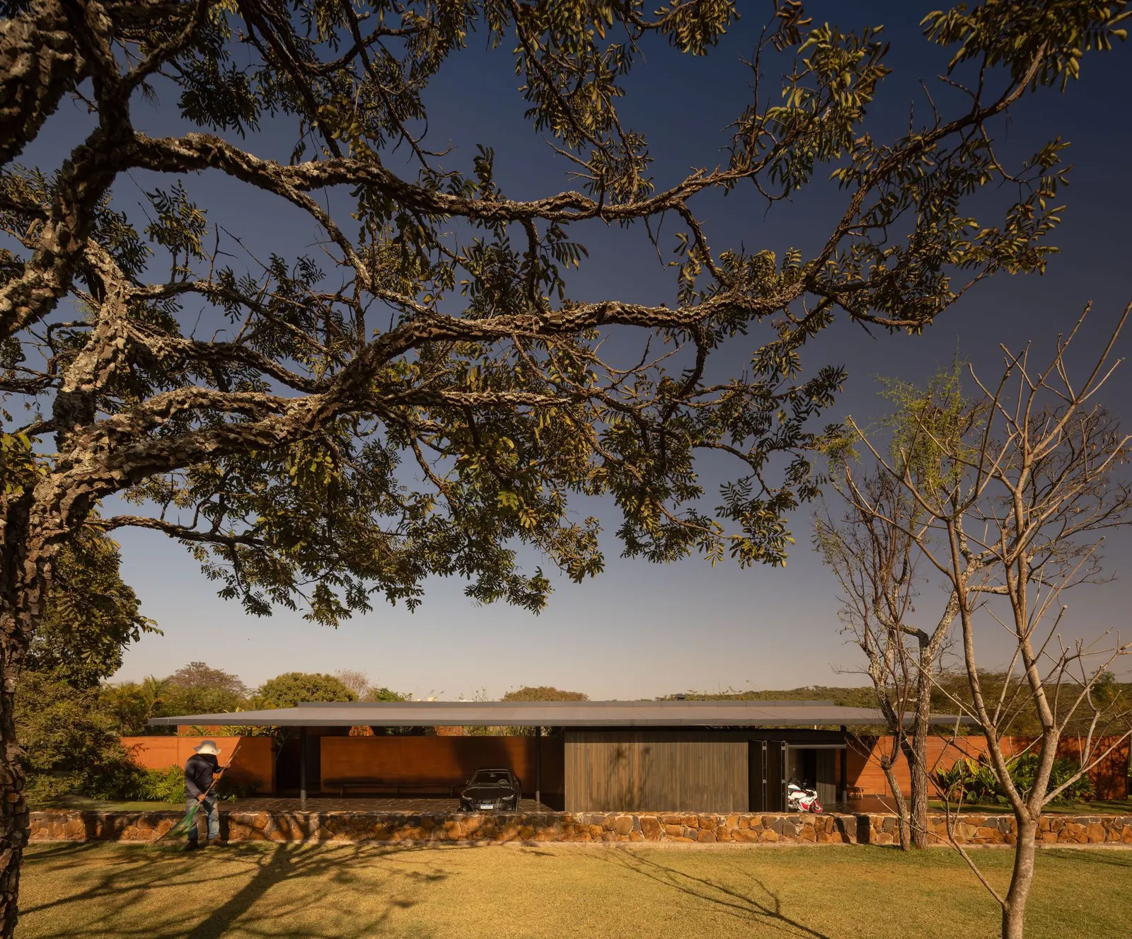 Casa Muxarabi / mf+arquitetos