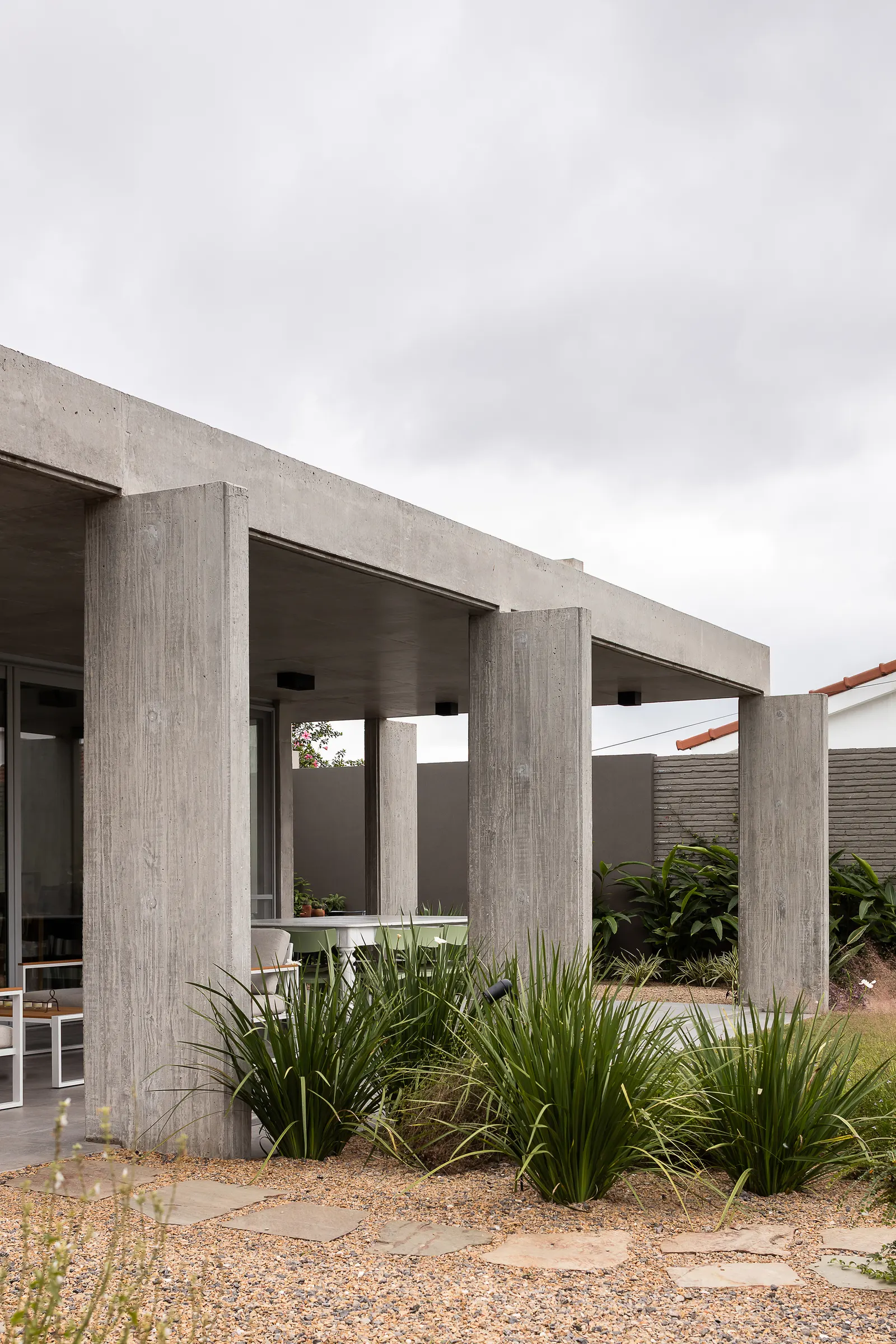 Casa Attraverso il Patio / otro estudio — дом как пространство перехода в Рафаэле