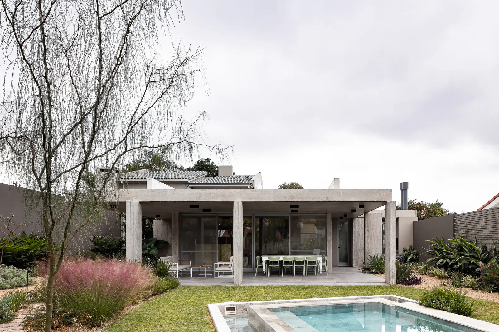 Casa Attraverso il Patio / otro estudio — дом как пространство перехода в Рафаэле