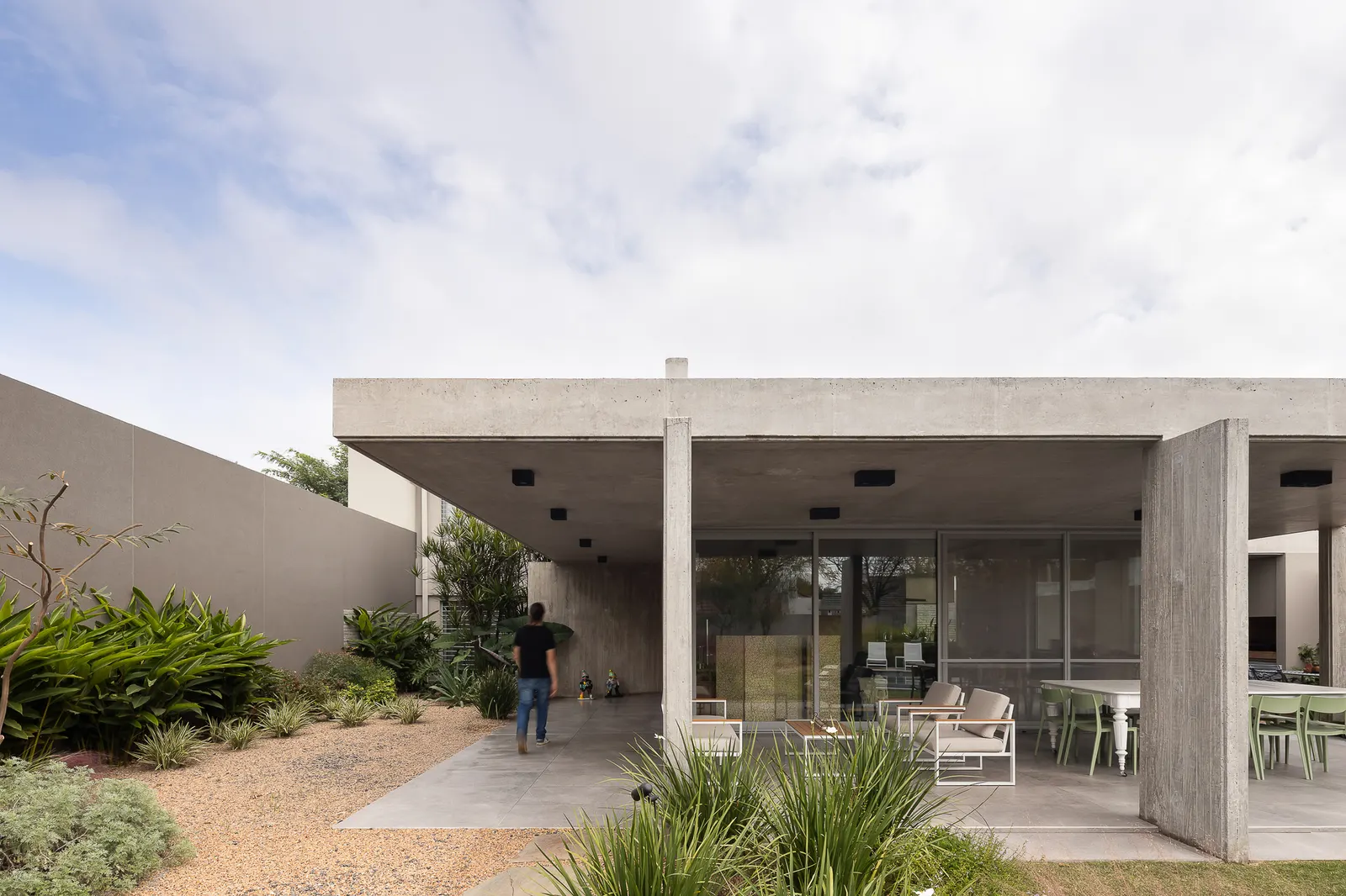 Casa Attraverso il Patio / otro estudio — дом как пространство перехода в Рафаэле