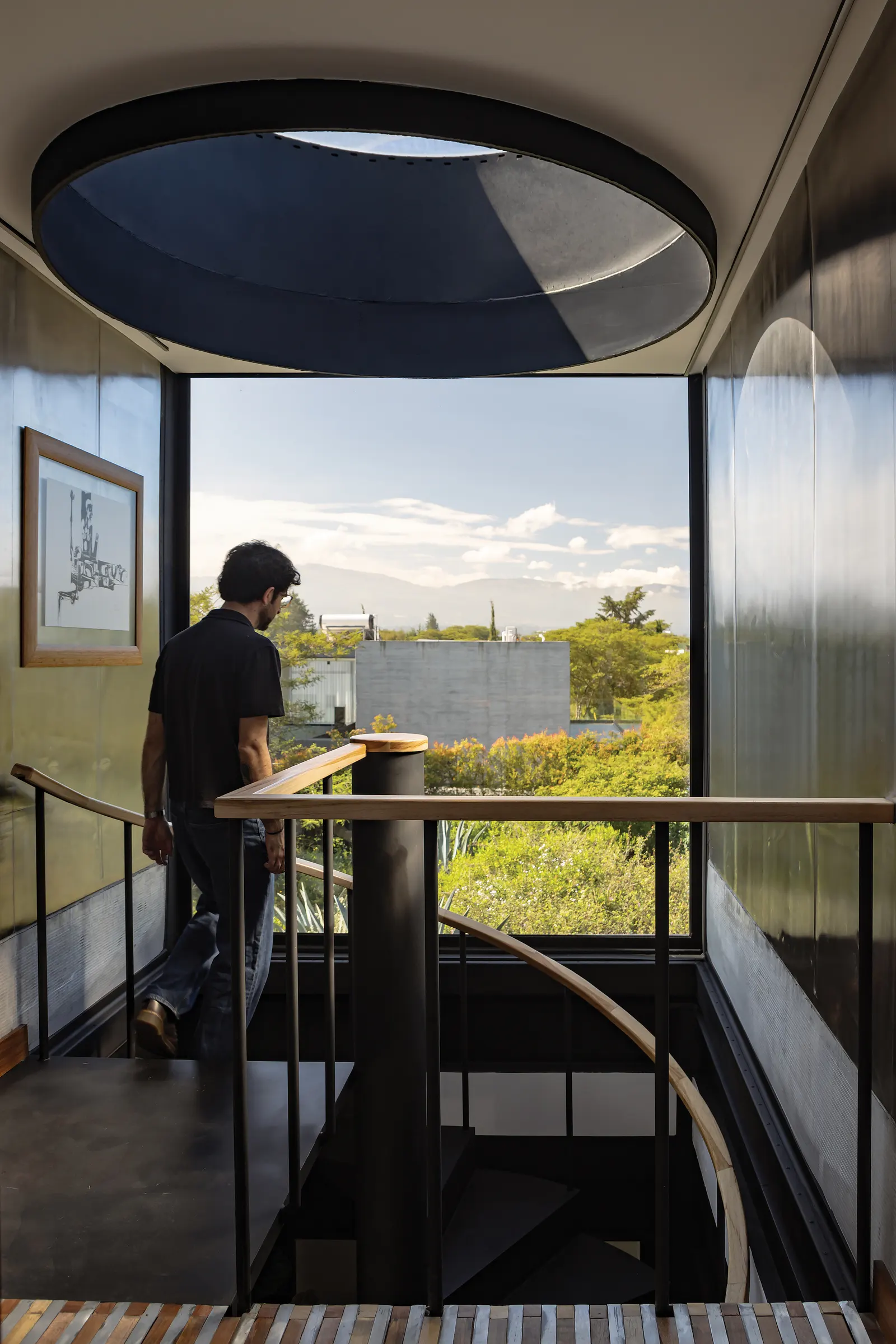 Casa Circular / Ignacio Muñoz — дом в Кито, собранный из шести бывших рефрижераторных контейнеров