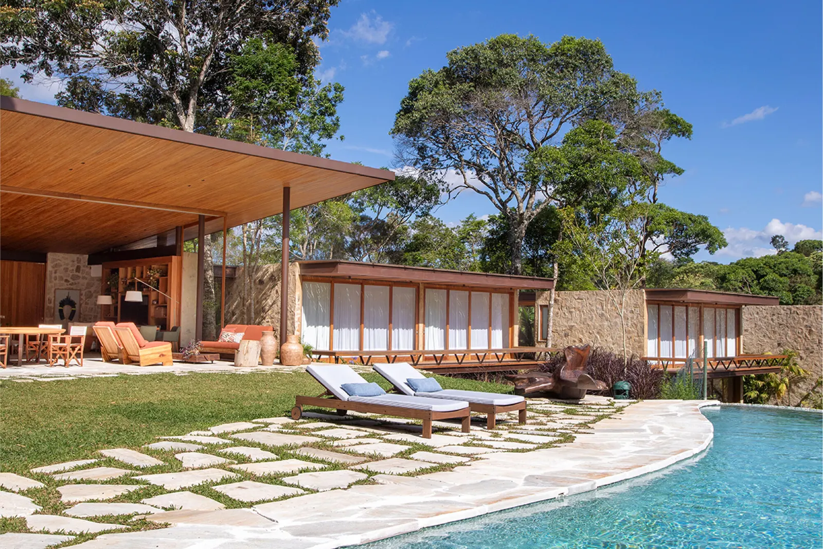 Casa Pedra Azul / Escala Arquitetura