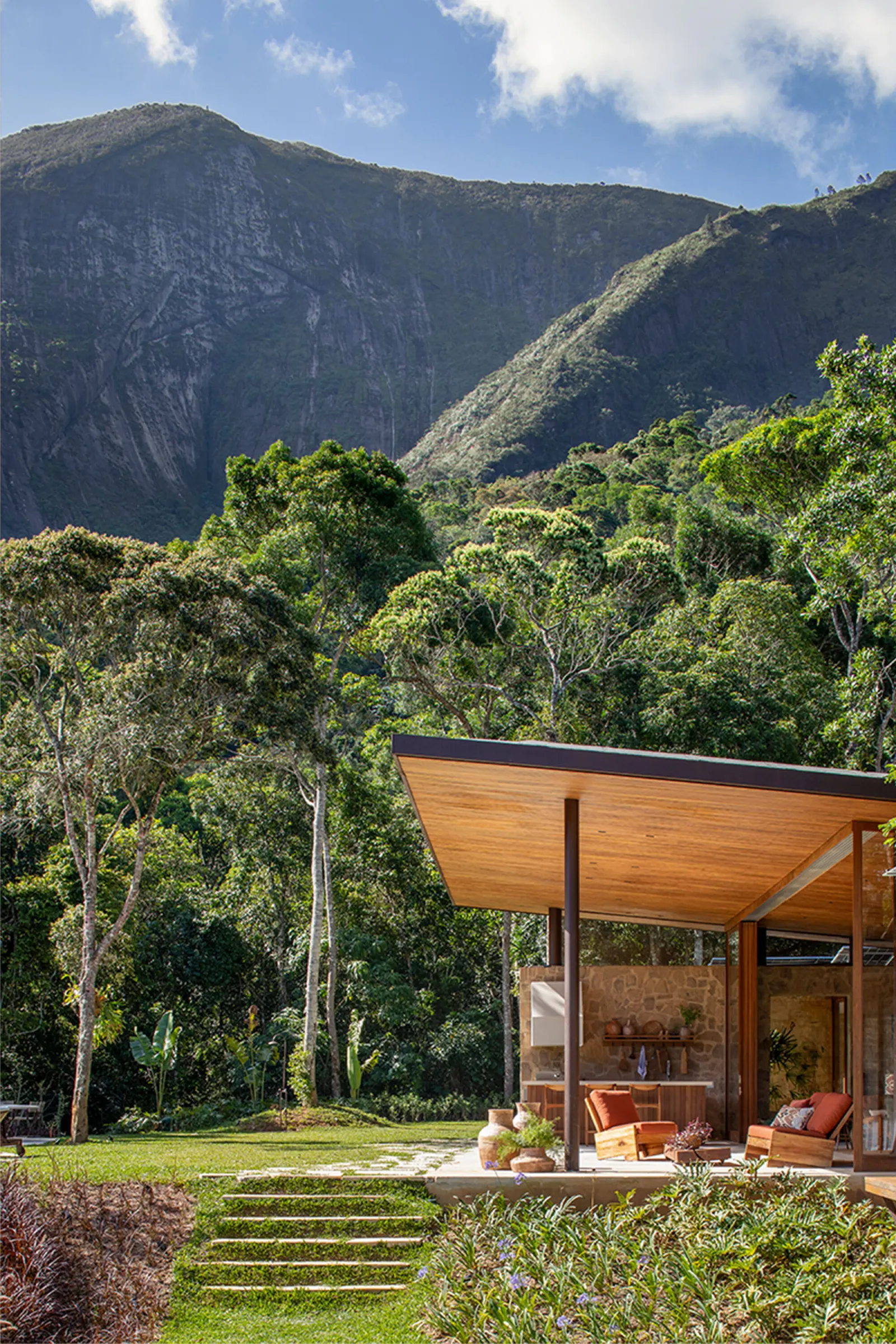 Casa Pedra Azul / Escala Arquitetura