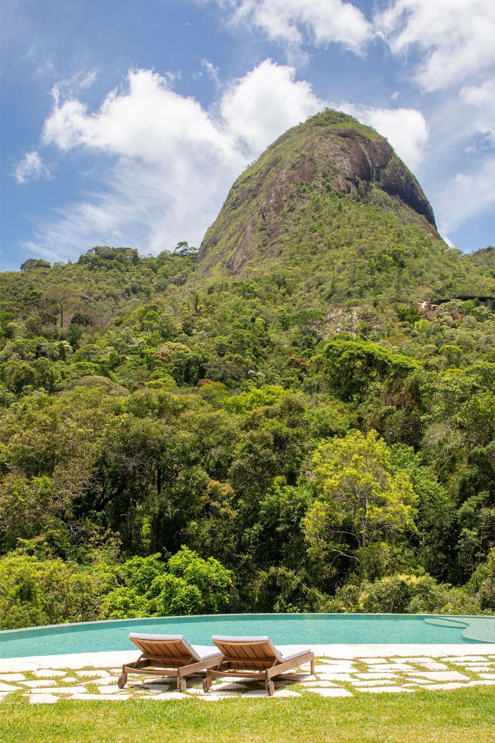 Casa Pedra Azul / Escala Arquitetura