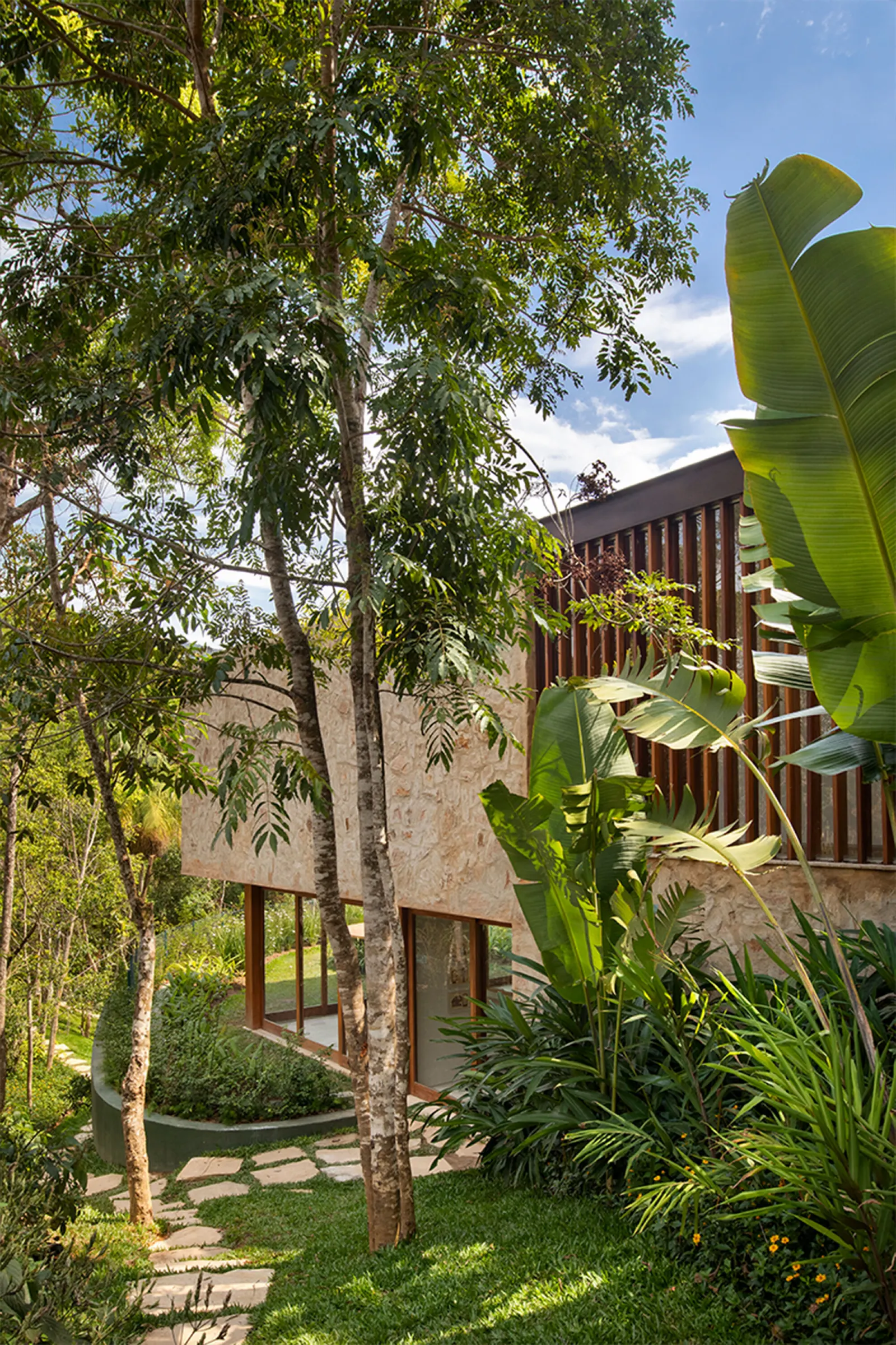 Casa Pedra Azul / Escala Arquitetura