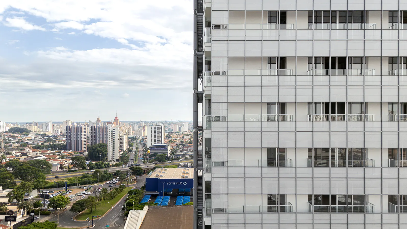 Plaza Corporate — North Tower / Biselli Katchborian Arquitetos