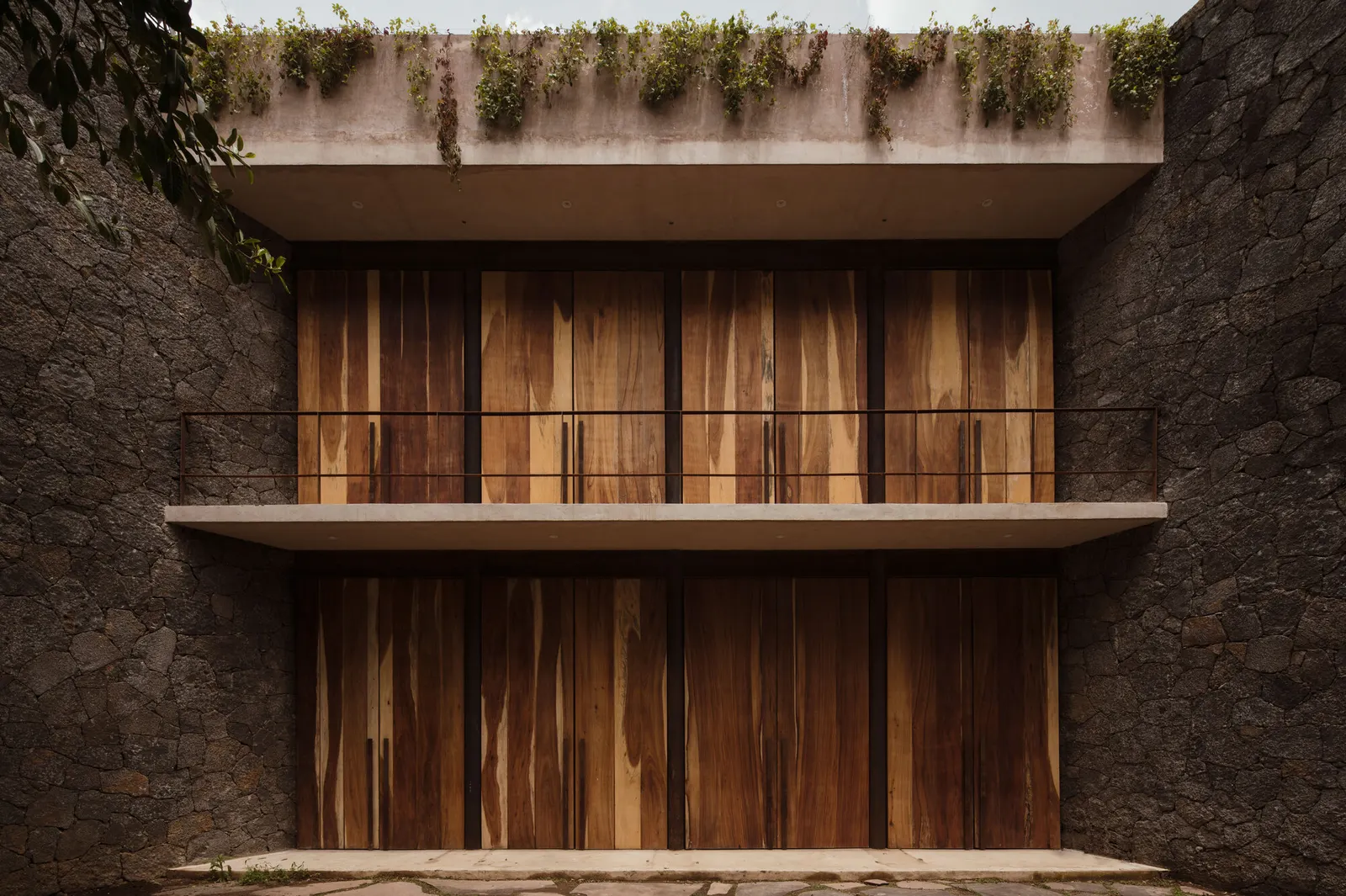 Casa Tepoztlán / DOSA STUDIO — дом, выстроенный из ландшафта Тепостлана