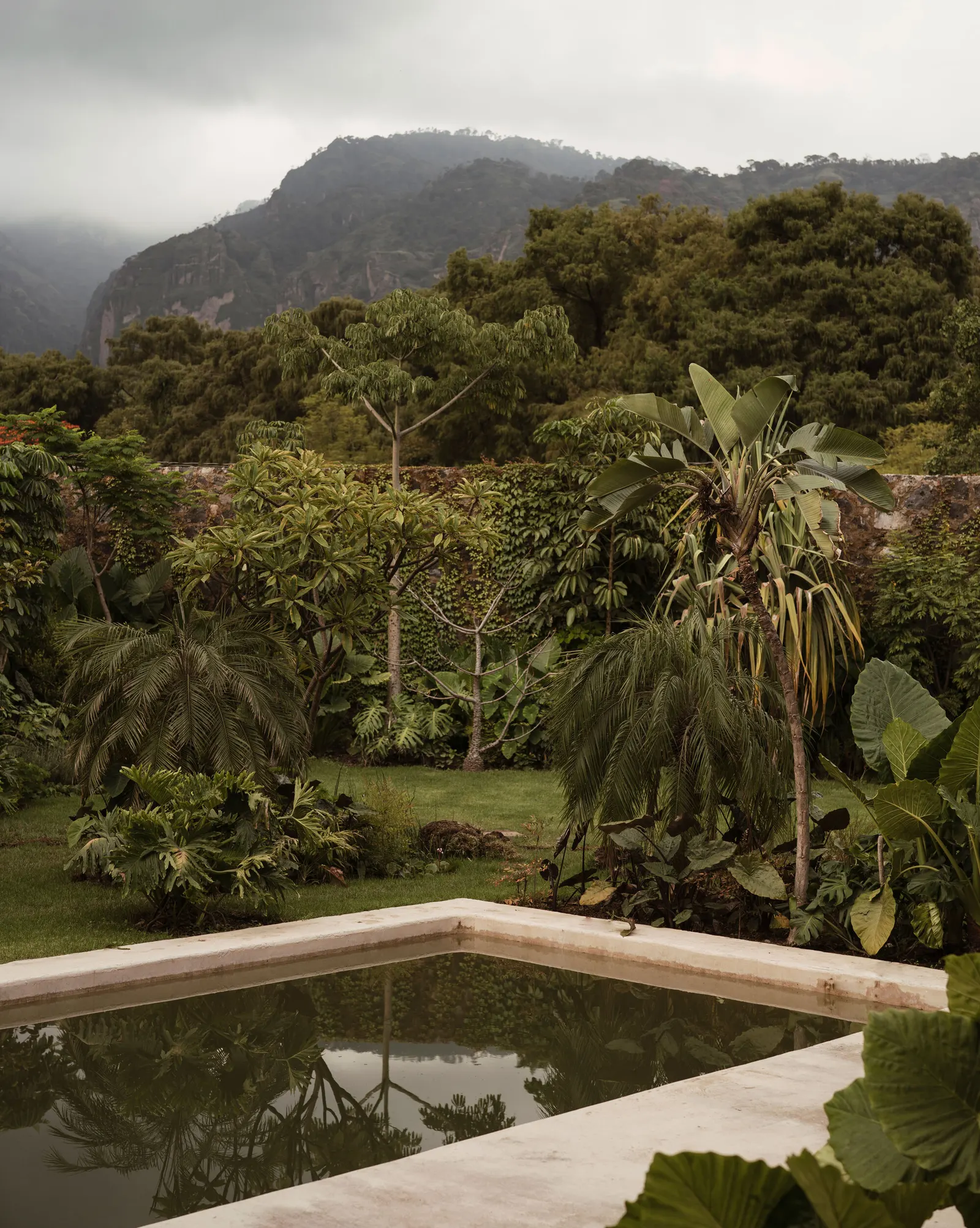 Casa Tepoztlán / DOSA STUDIO — дом, выстроенный из ландшафта Тепостлана