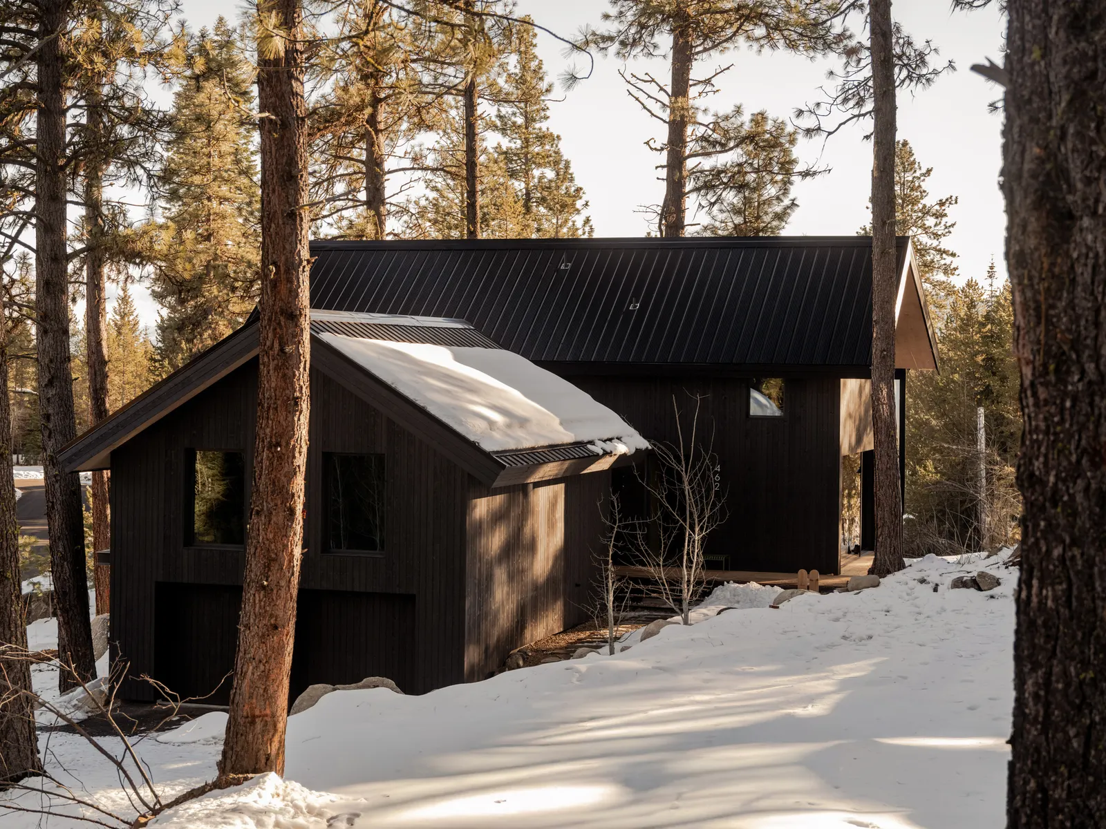 The Overlook House / Migration Studios
