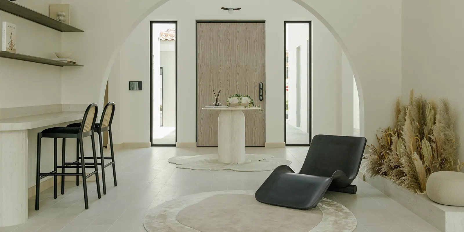 Villa Limni в Дубае: травертин, дерево и сдержанная роскошь в интерьере GroundedDesign