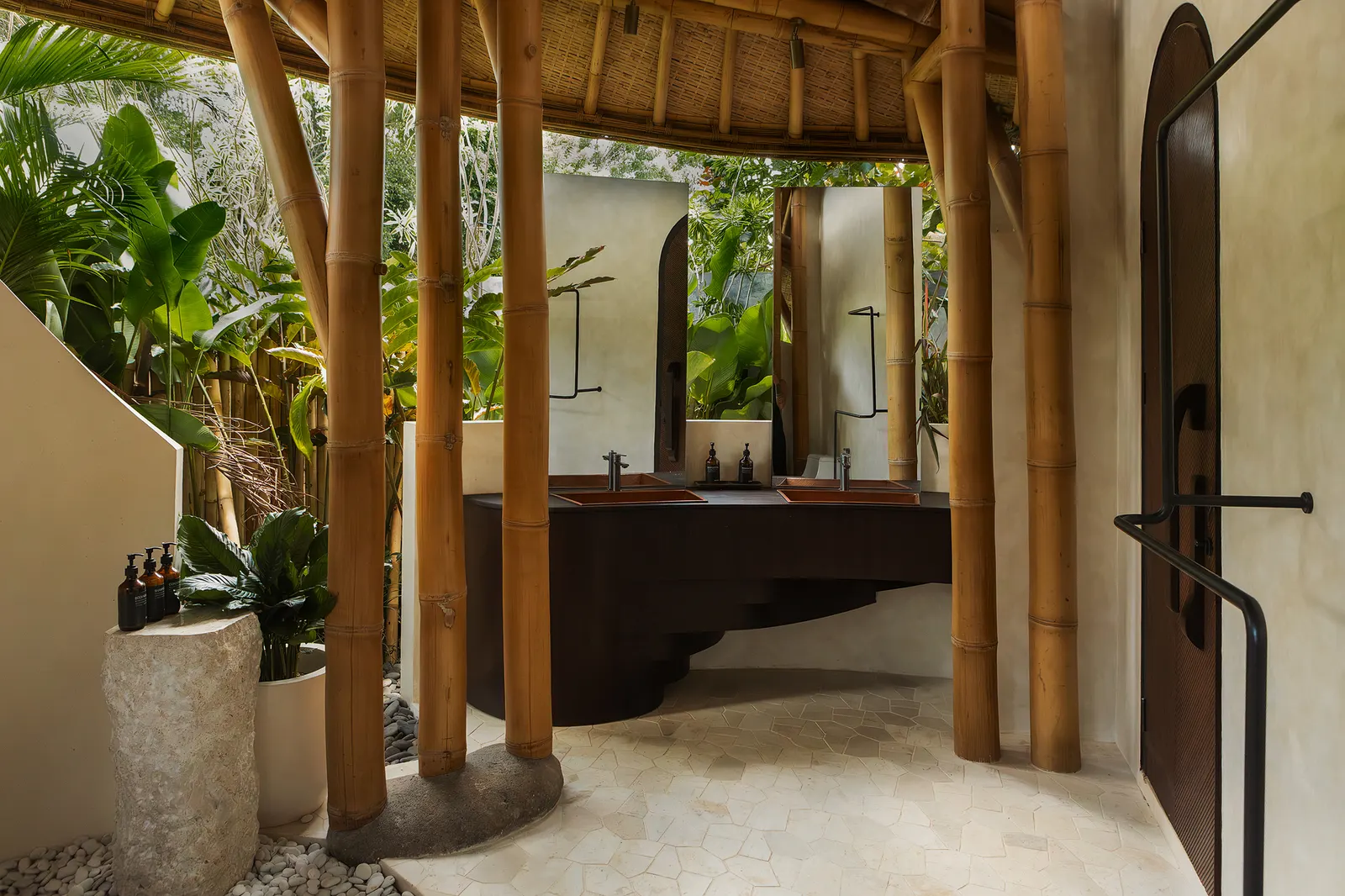 Kaymana Earth Villa / Pablo Luna Studio