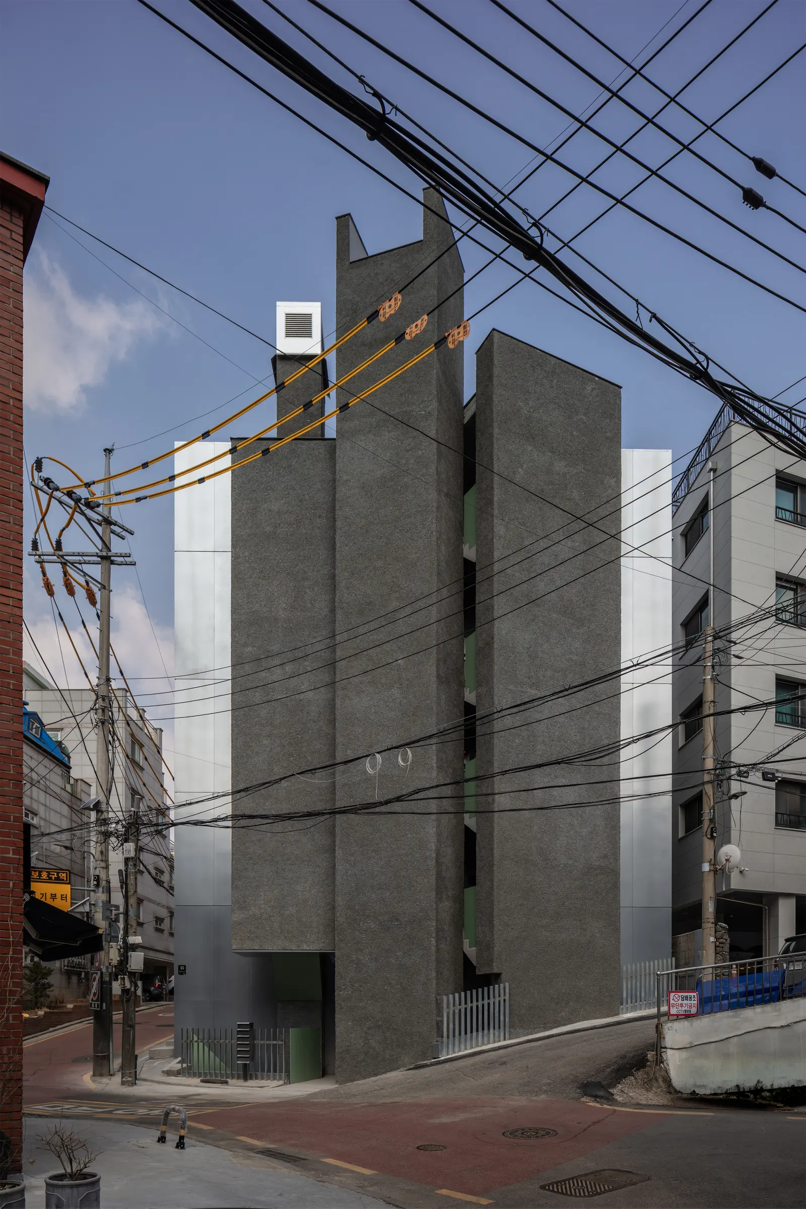 Bangbae Geunsaeng Neighbourhood Facility / aoa architects