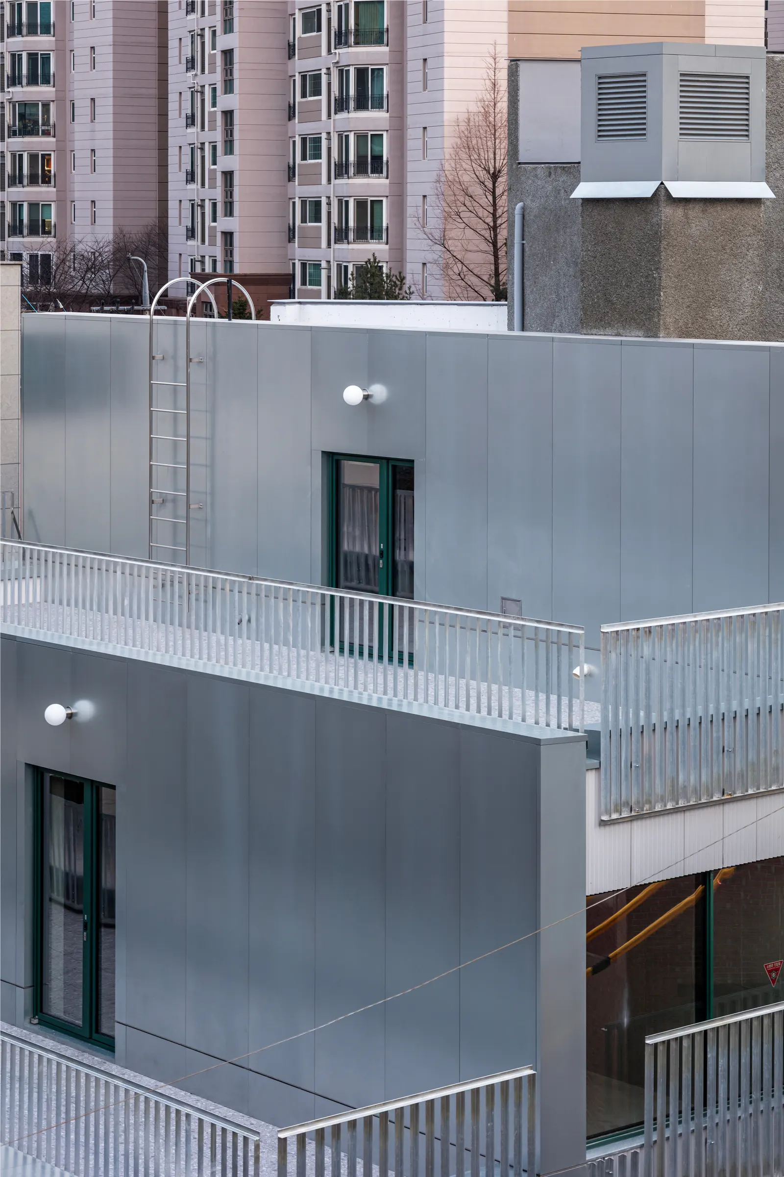Bangbae Geunsaeng Neighbourhood Facility / aoa architects