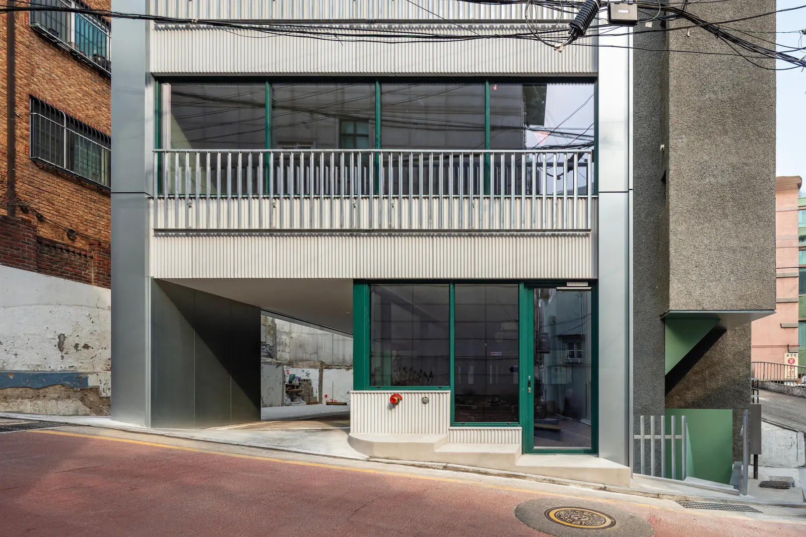 Bangbae Geunsaeng Neighbourhood Facility / aoa architects