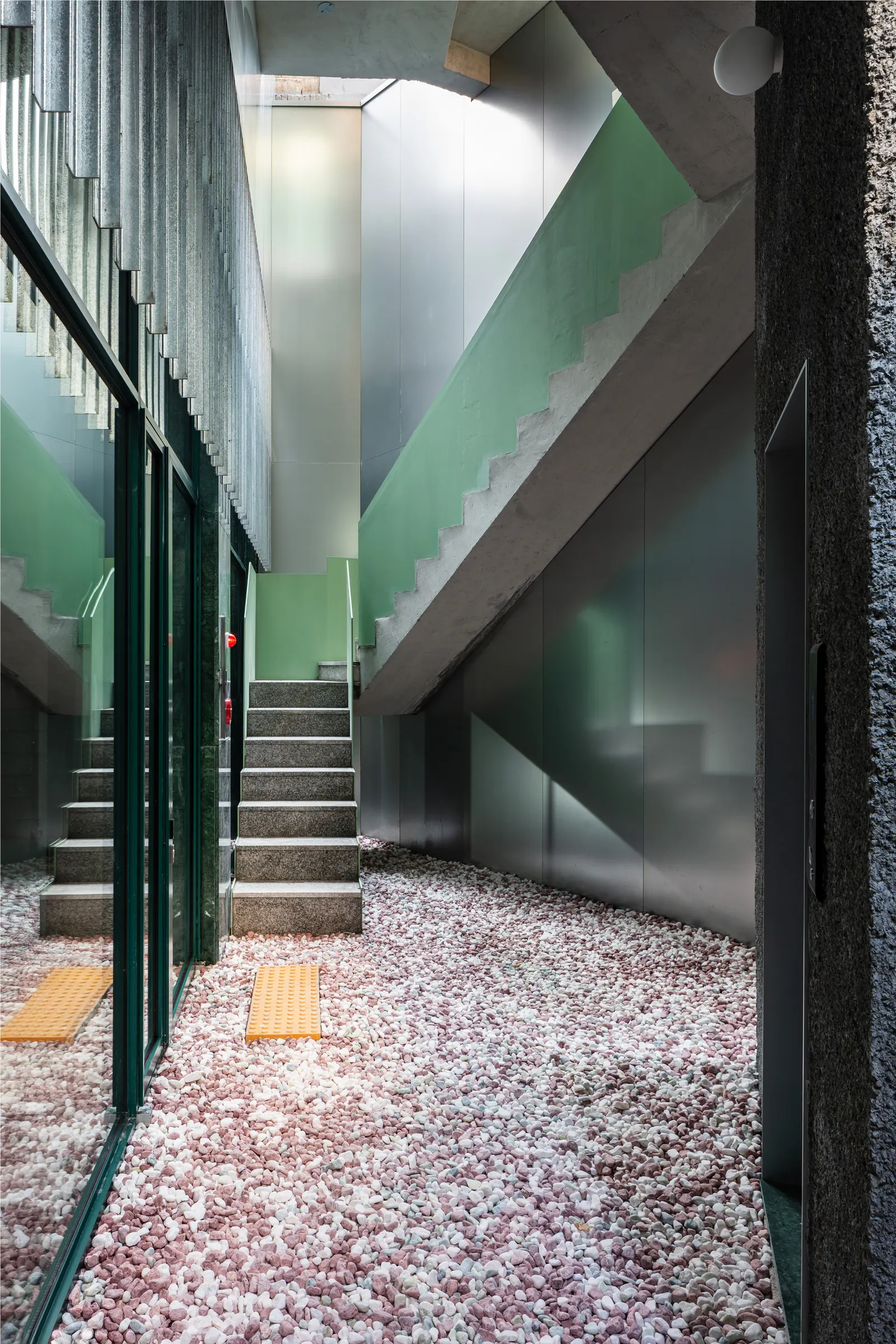 Bangbae Geunsaeng Neighbourhood Facility / aoa architects