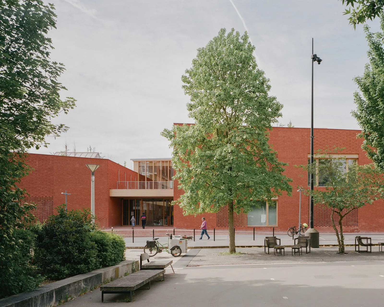 Центр муниципальных услуг Jacques Prévert в Эври-Куркуронне — HEMAA Architectes