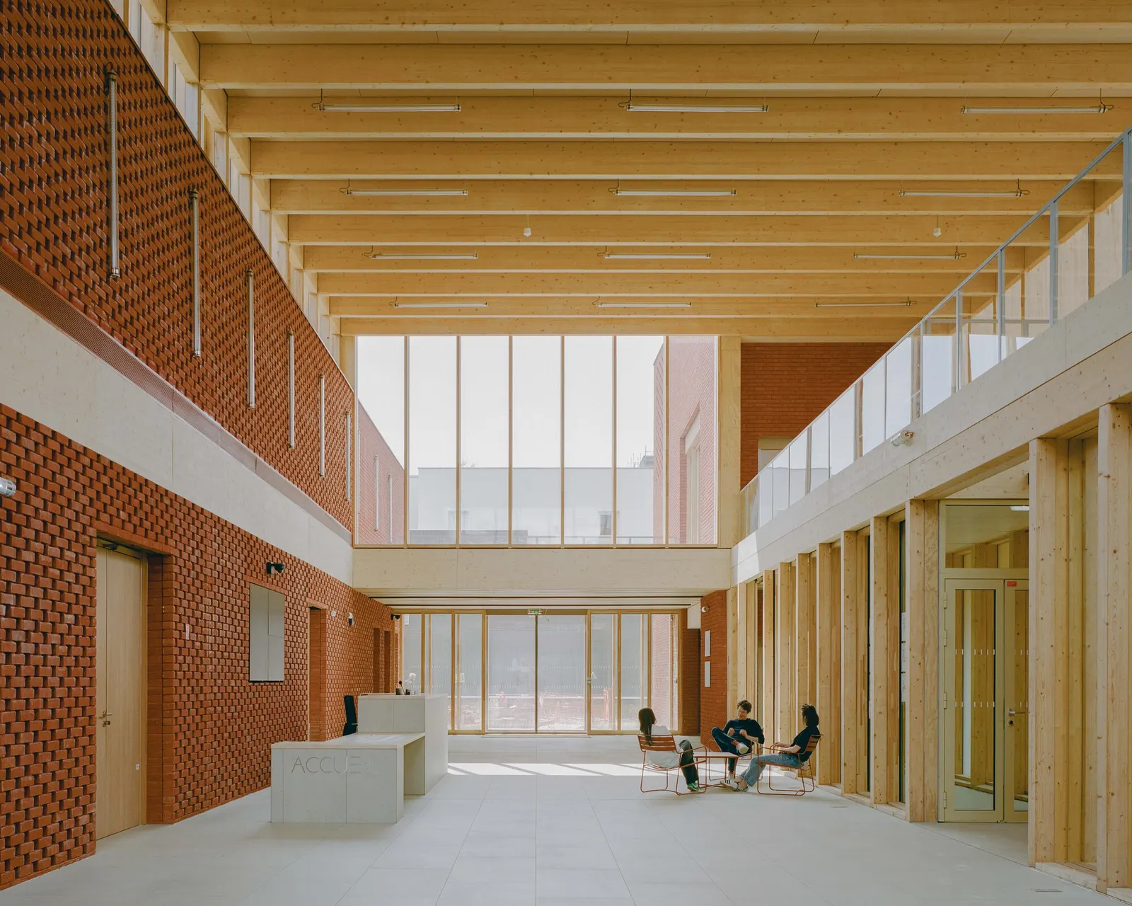 Центр муниципальных услуг Jacques Prévert в Эври-Куркуронне — HEMAA Architectes