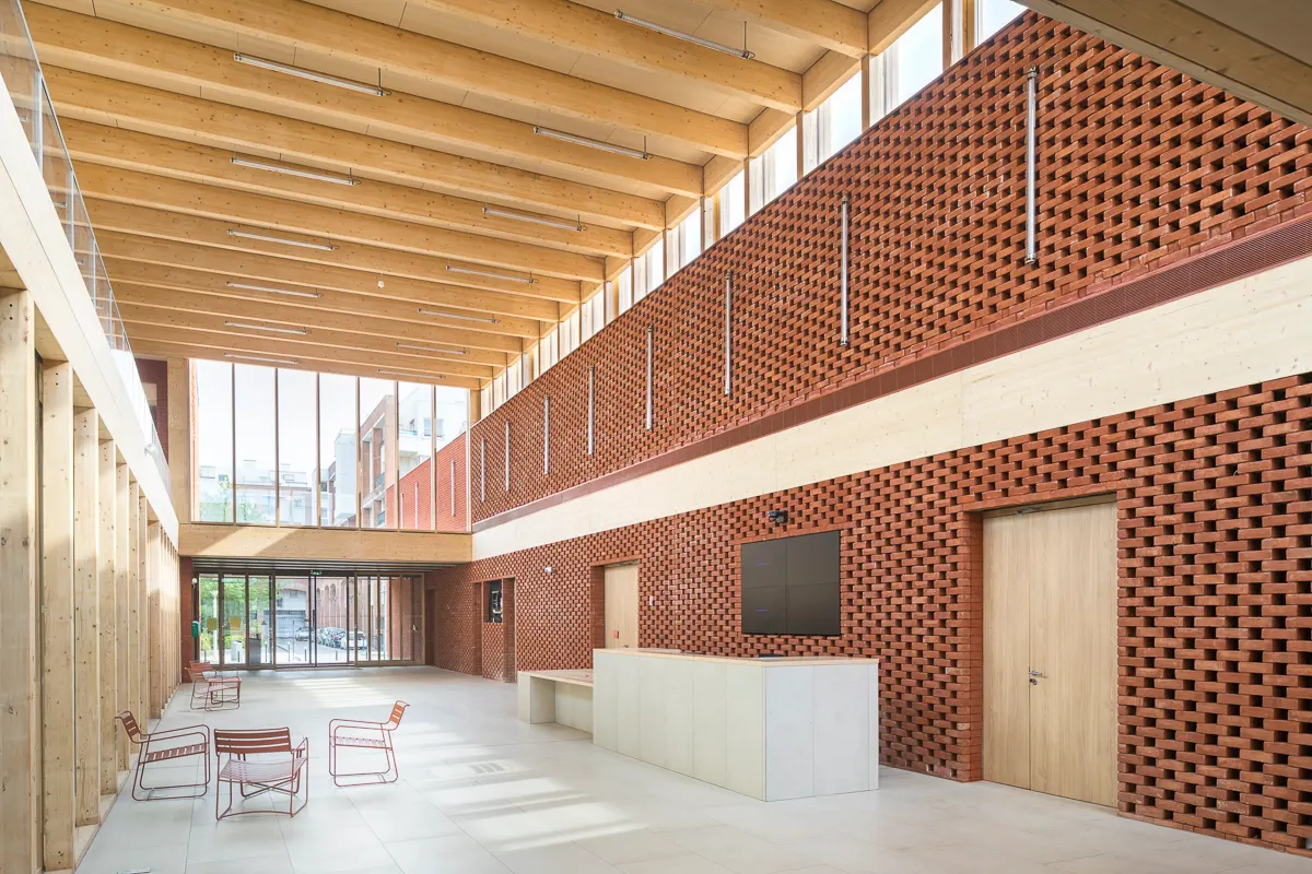 Центр муниципальных услуг Jacques Prévert в Эври-Куркуронне — HEMAA Architectes