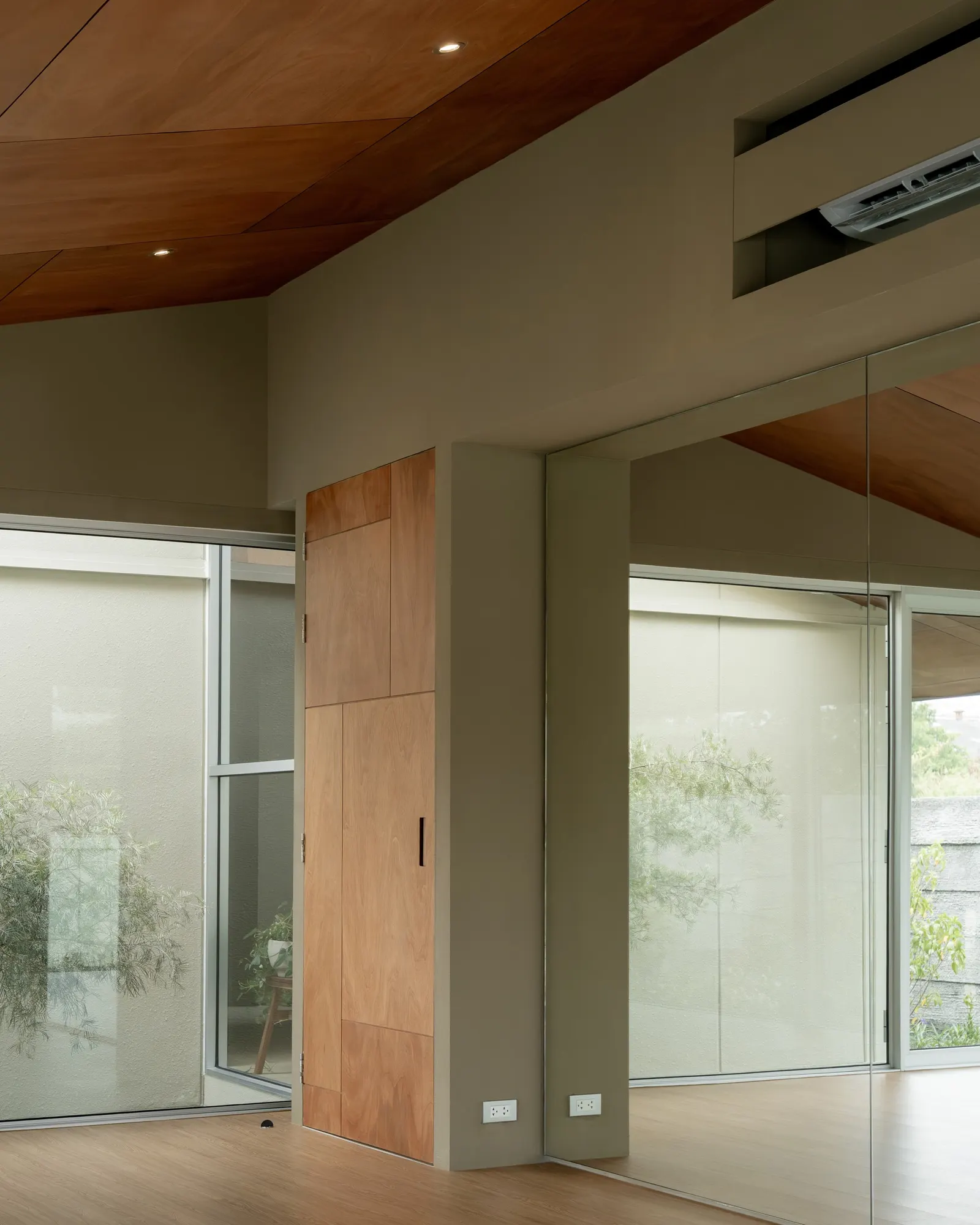 La Balance Clinic / Only Human