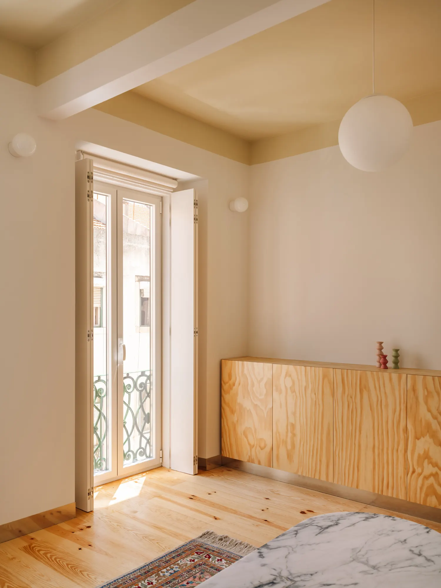 LILAC / BUREAU — реновация квартиры в Лиссабоне площадью 44 м²