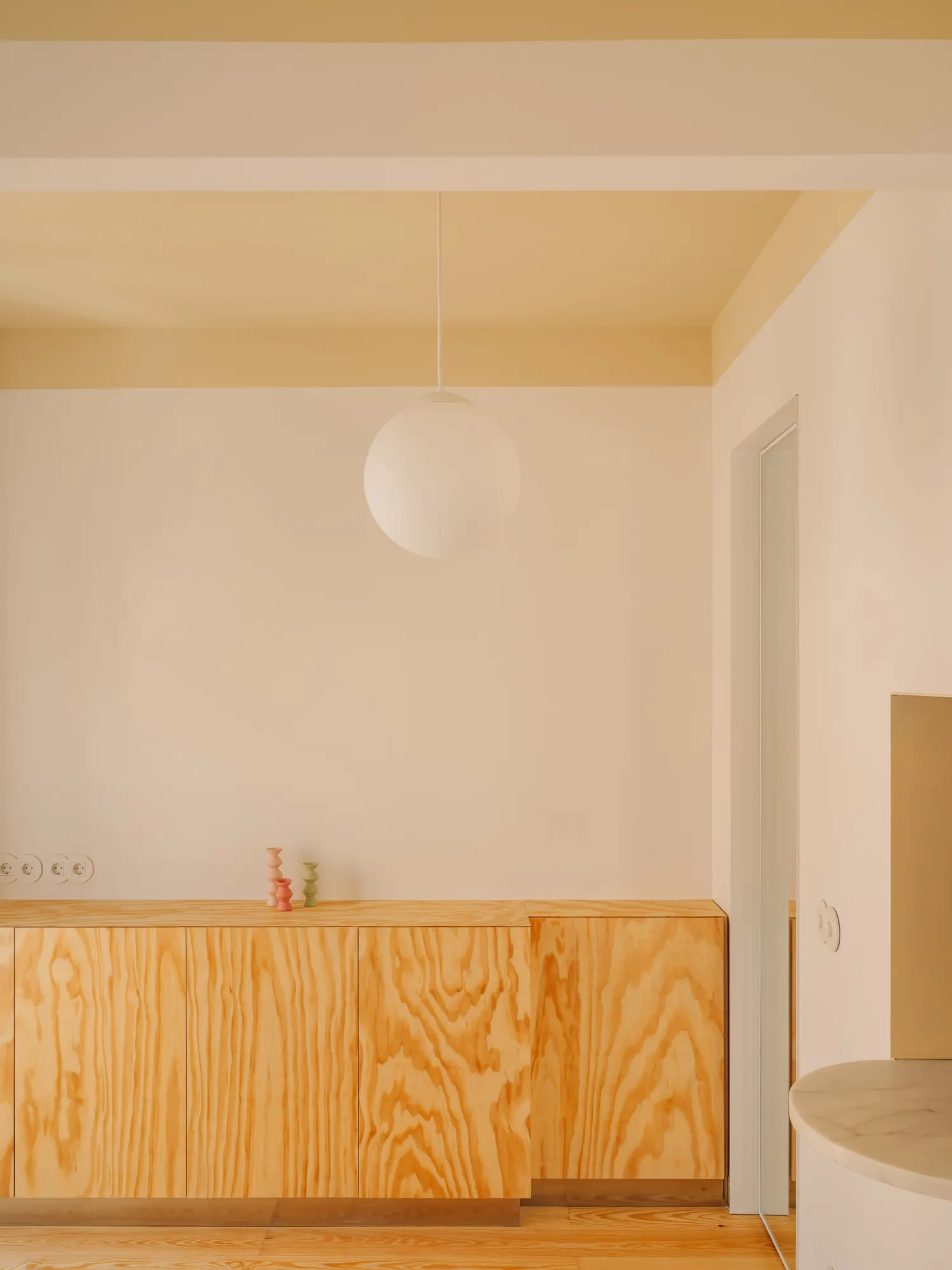LILAC / BUREAU — реновация квартиры в Лиссабоне площадью 44 м²