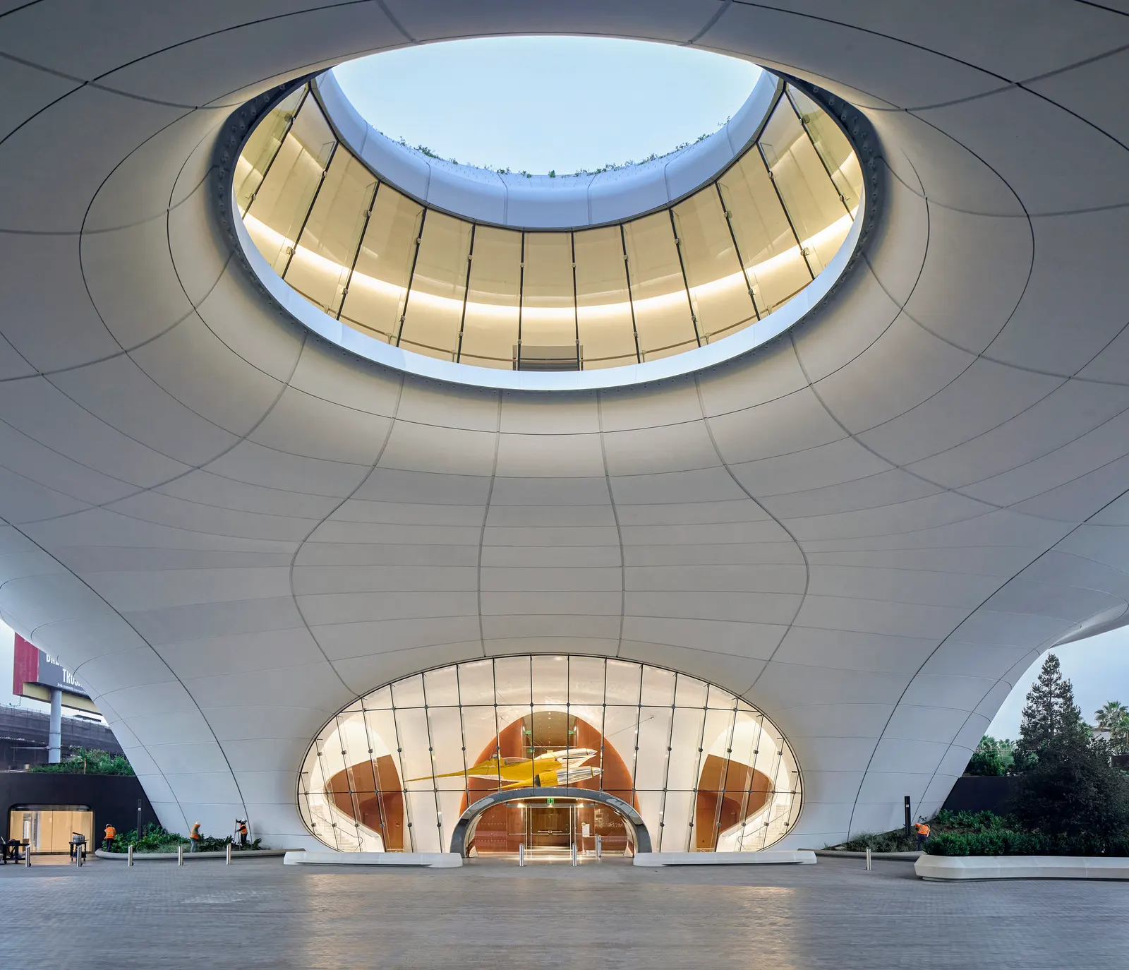Первый взгляд на завершённый Lucas Museum of Narrative Art, который откроется 22 сентября 2026 года