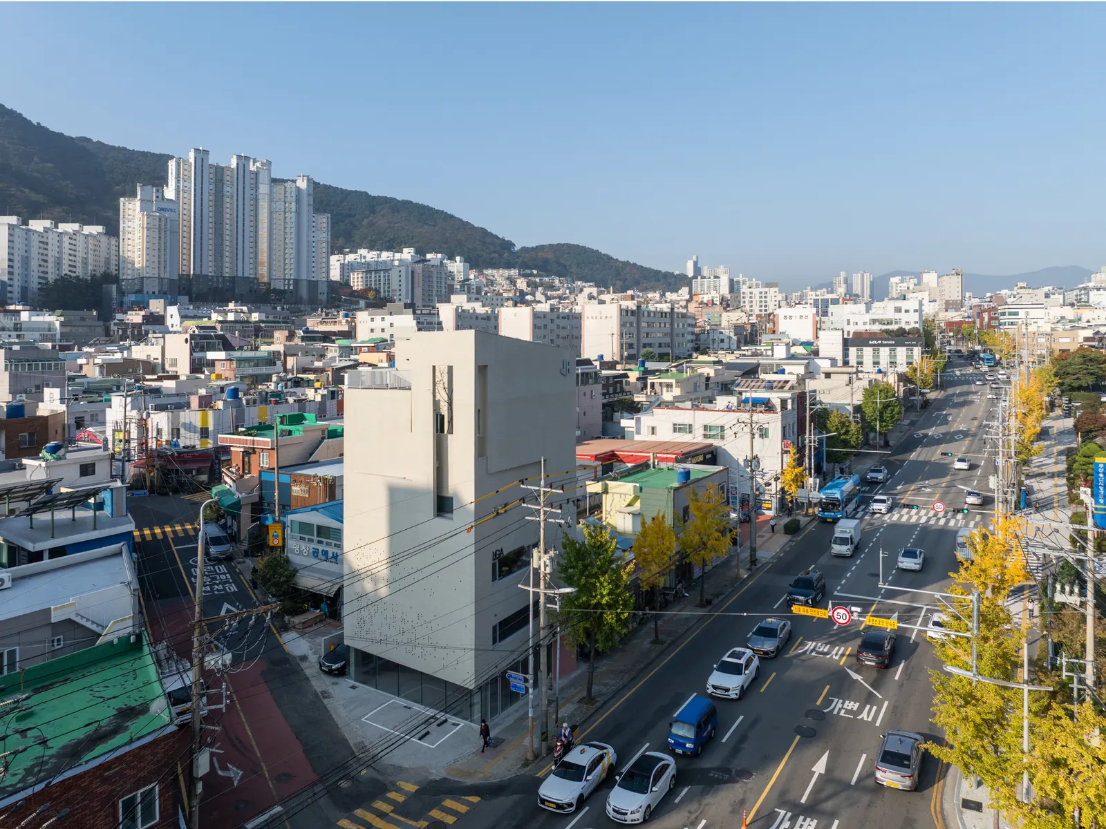 JH Gwangan: смешанное здание в угловом участке Манмидона, Busan / U.GA Architects