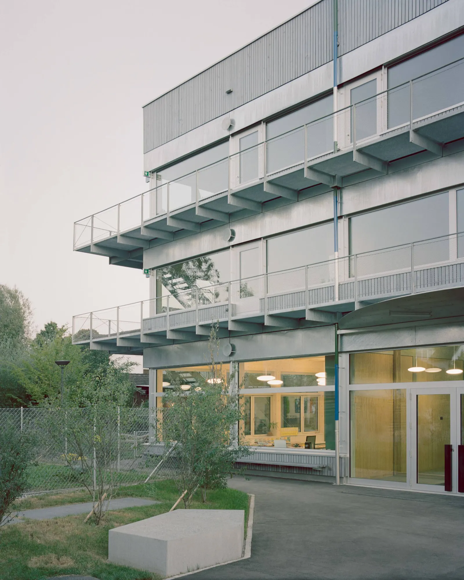 Школьное здание Bota Dürnten School Building / Lukas Raeber Architects