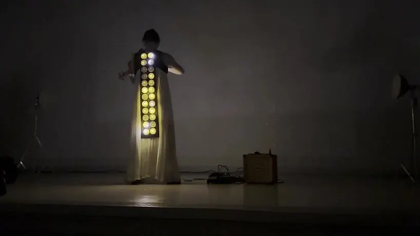 PRISMBODY: как синестезия превращается в световой перформанс в Метрополитен-музее